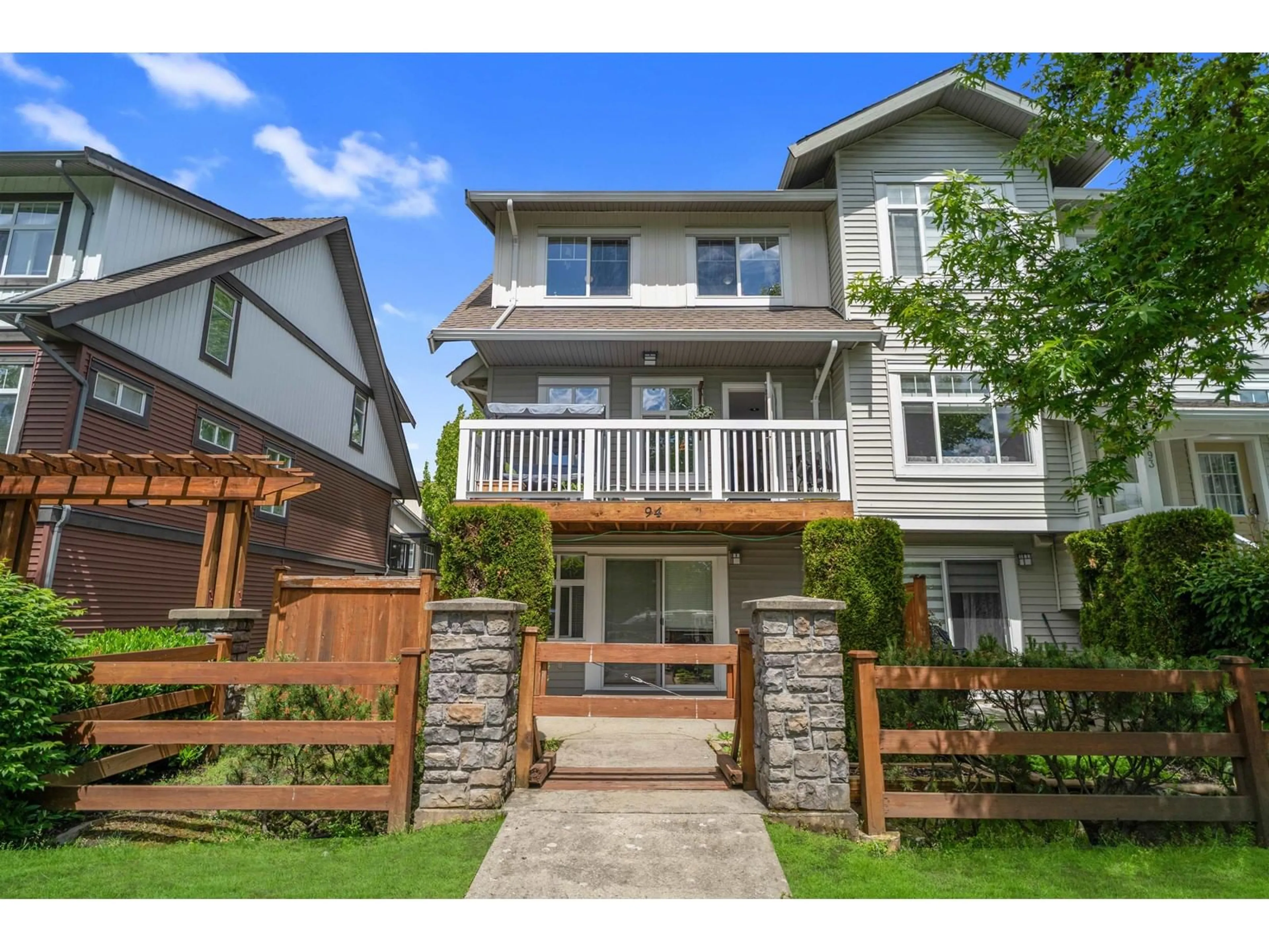 Home with vinyl exterior material, street for 94 - 16177 83, Surrey British Columbia V4N5T3