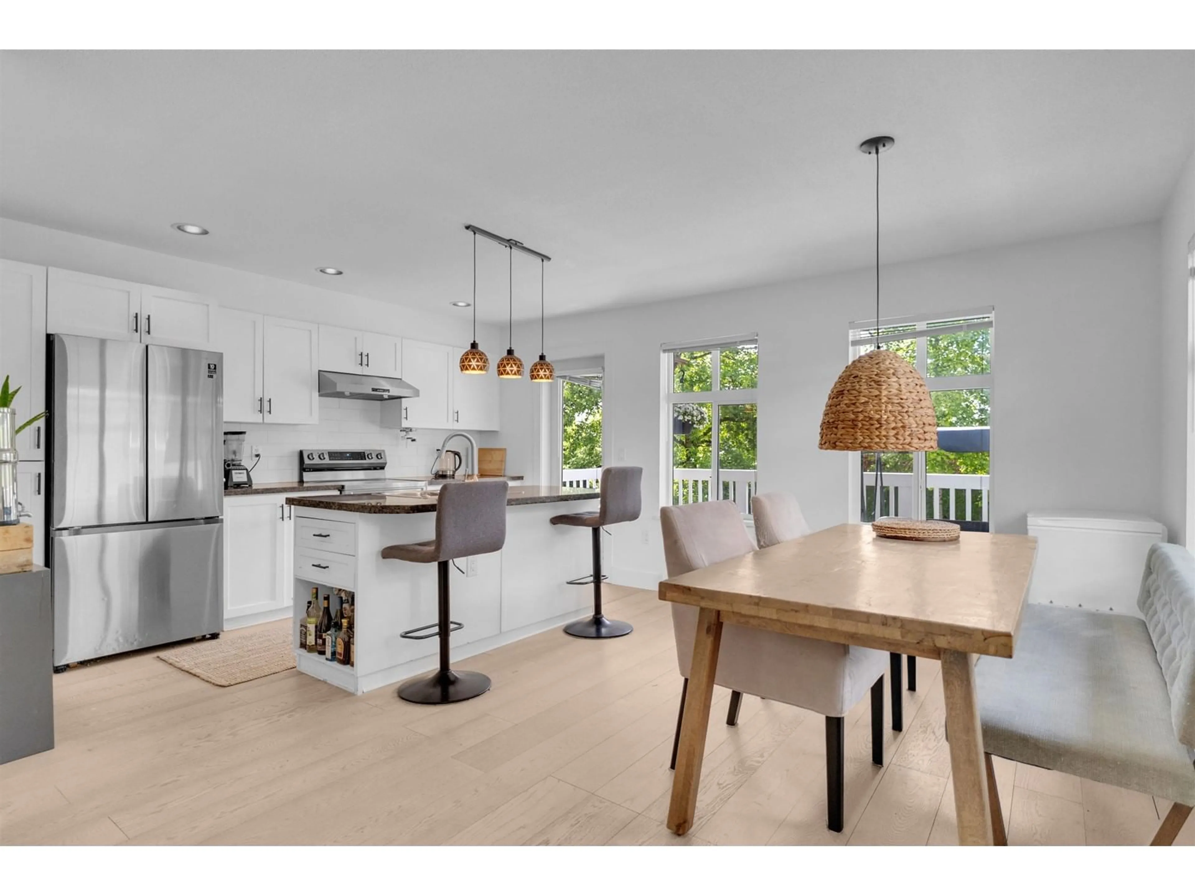 Open concept kitchen, unknown for 94 - 16177 83, Surrey British Columbia V4N5T3