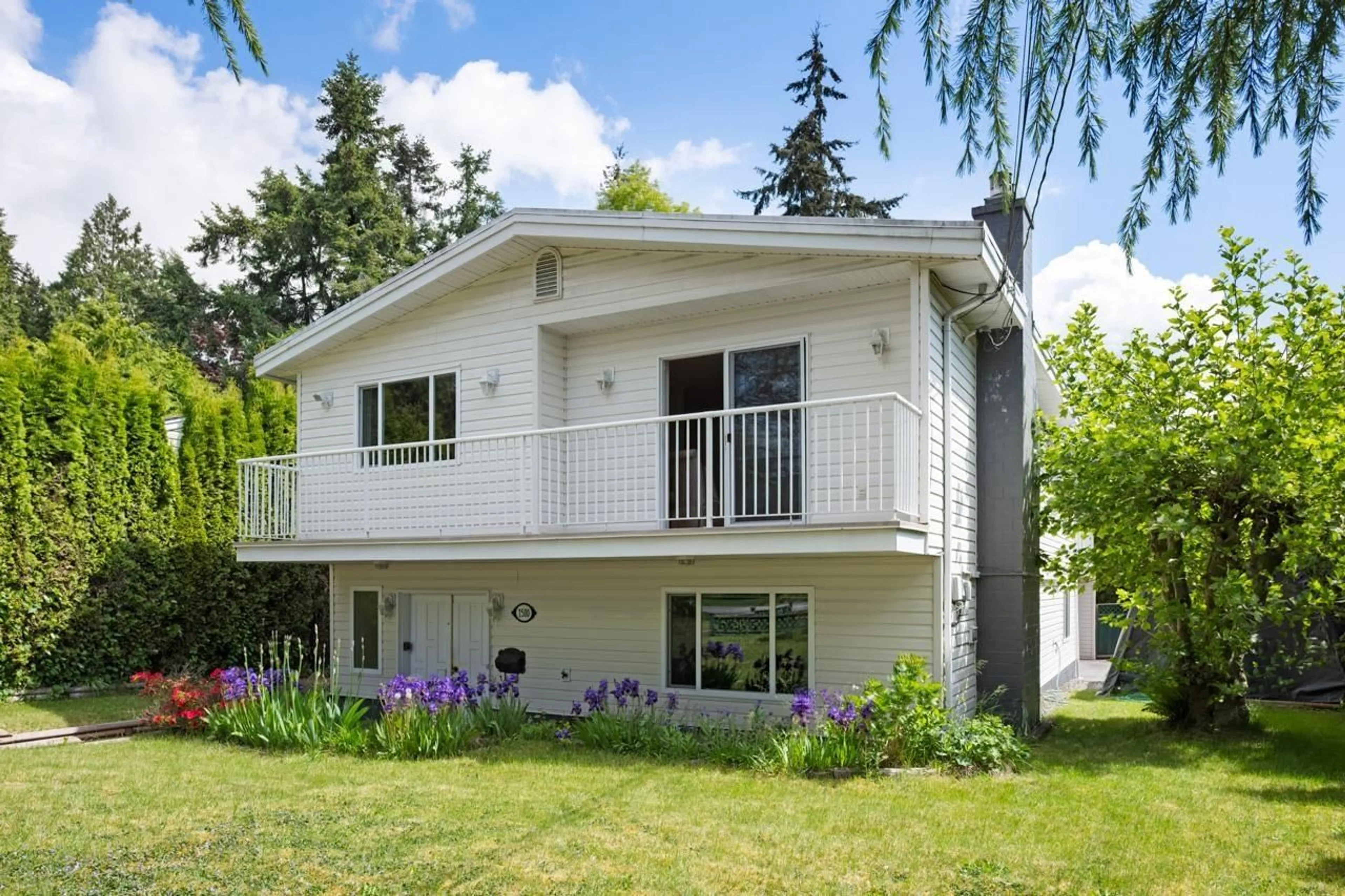 Home with vinyl exterior material, street for 1500 STEVENS, White Rock British Columbia V4B4Y5