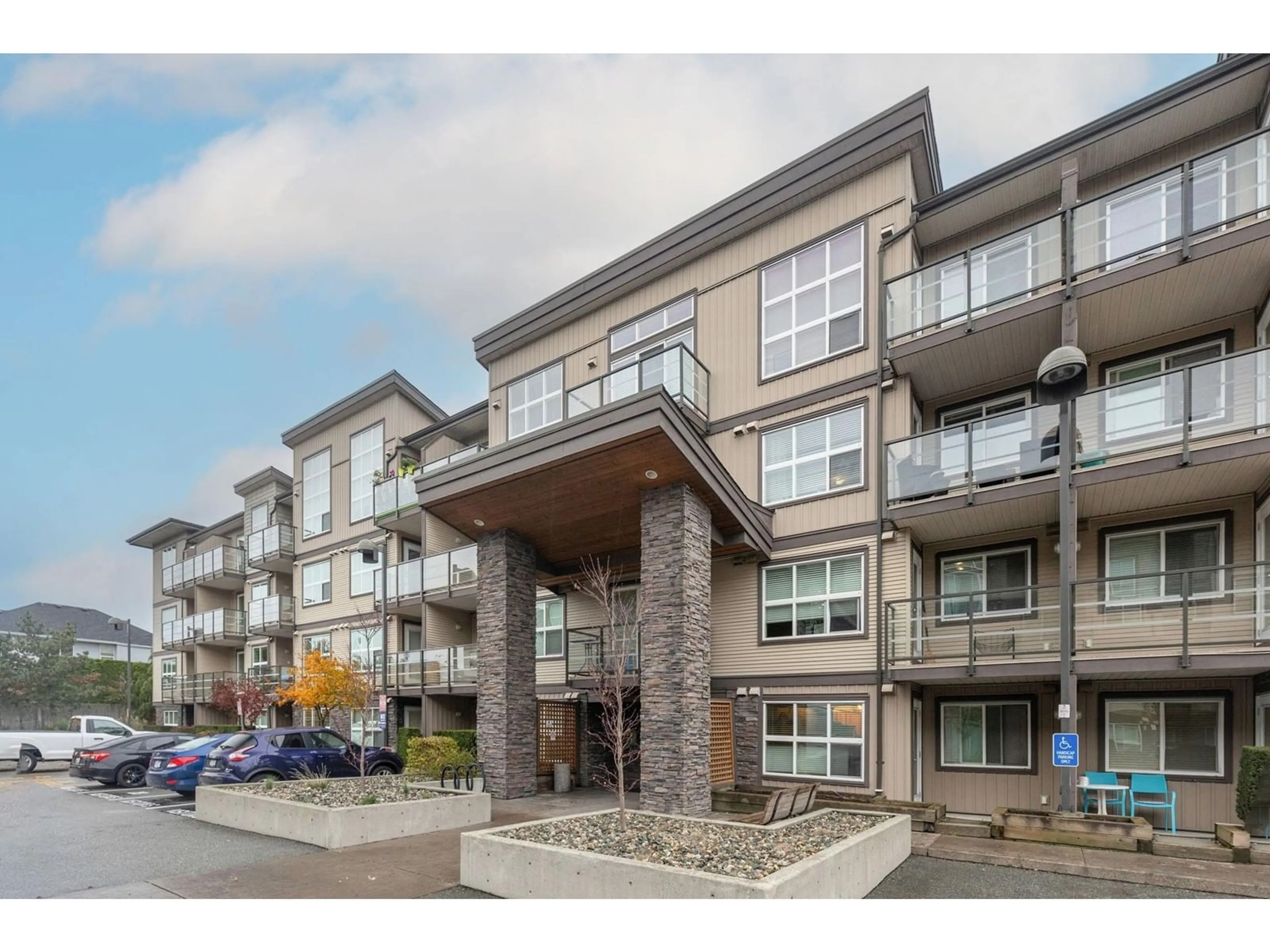 Unknown for 111 - 30525 CARDINAL, Abbotsford British Columbia V2T0A8