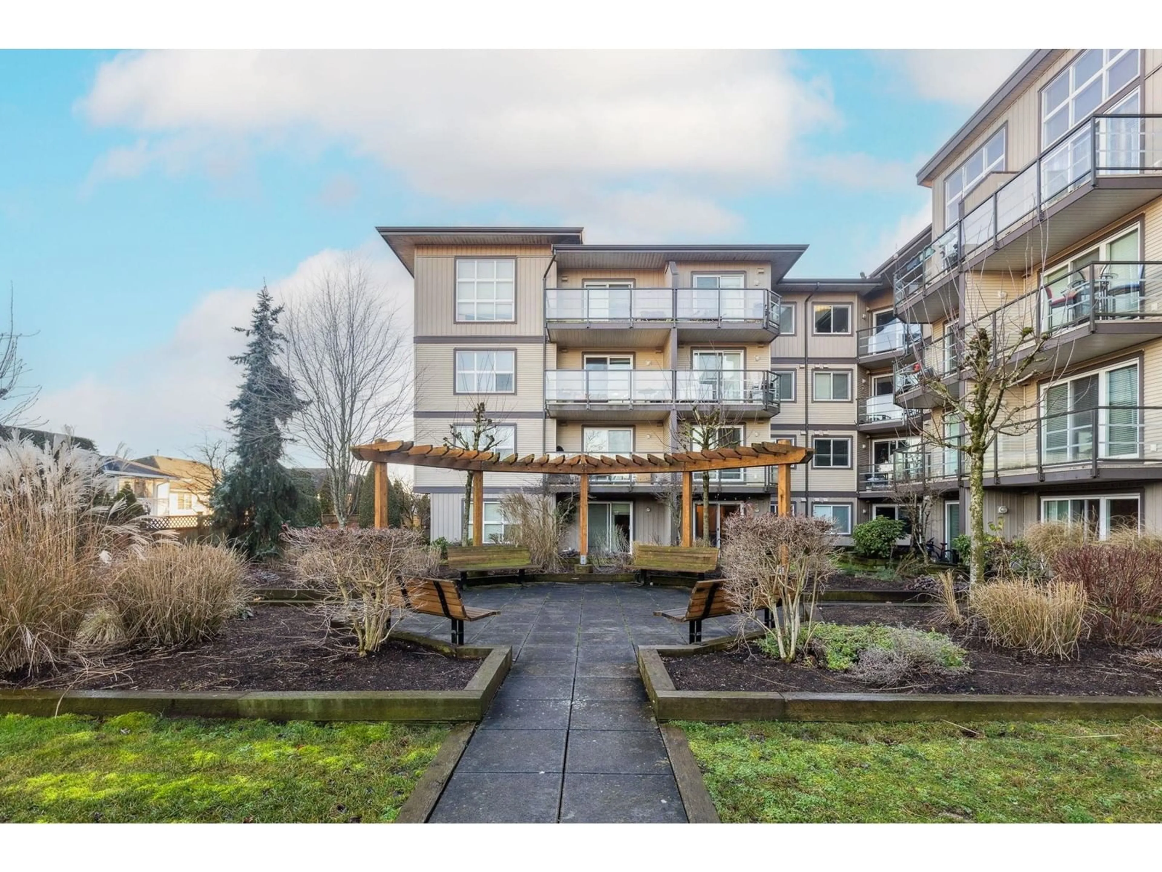 Unknown for 111 - 30525 CARDINAL, Abbotsford British Columbia V2T0A8