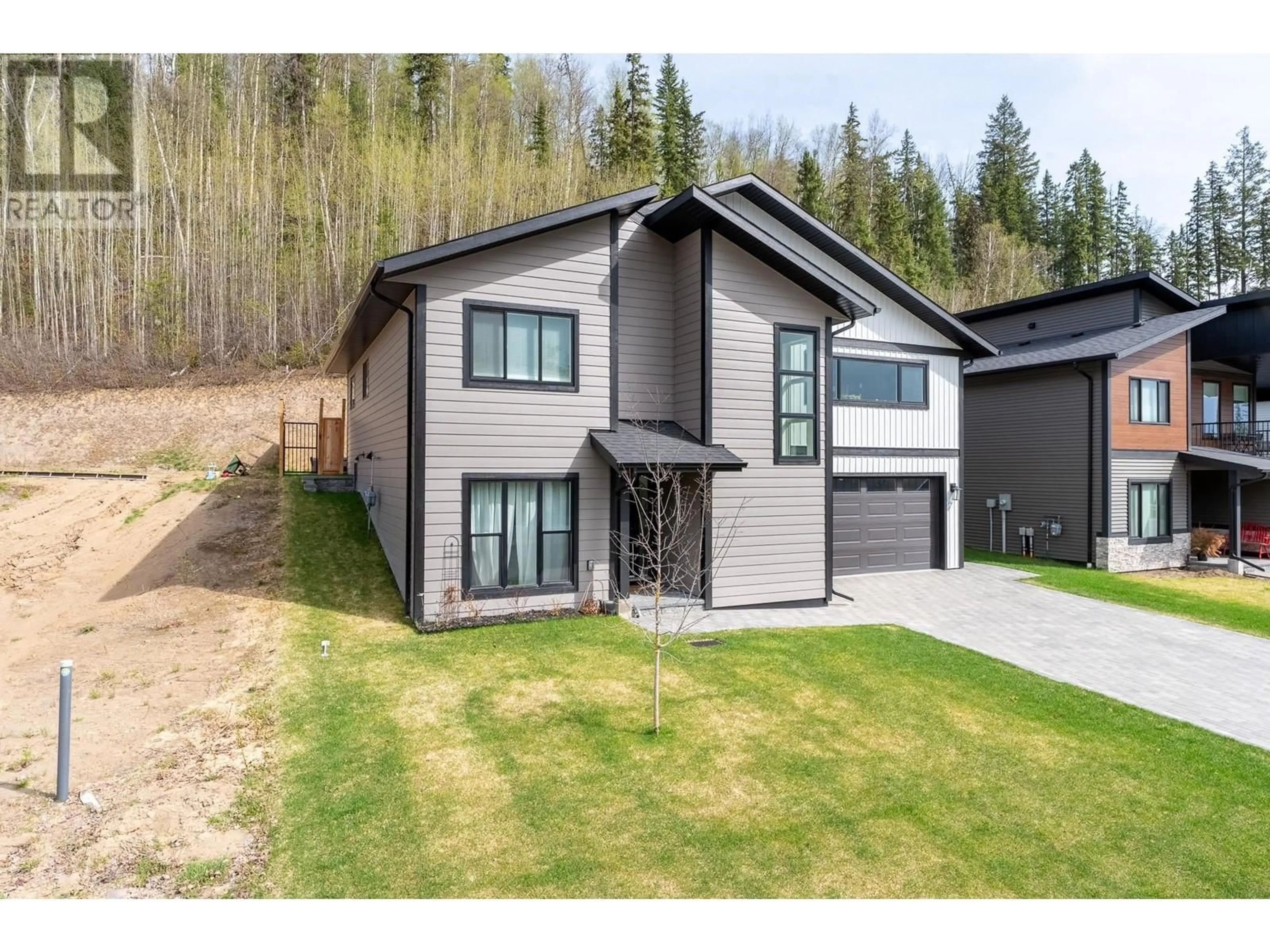 Home with vinyl exterior material, mountain view for 2834 LINKS DRIVE, Prince George British Columbia V2K0B3