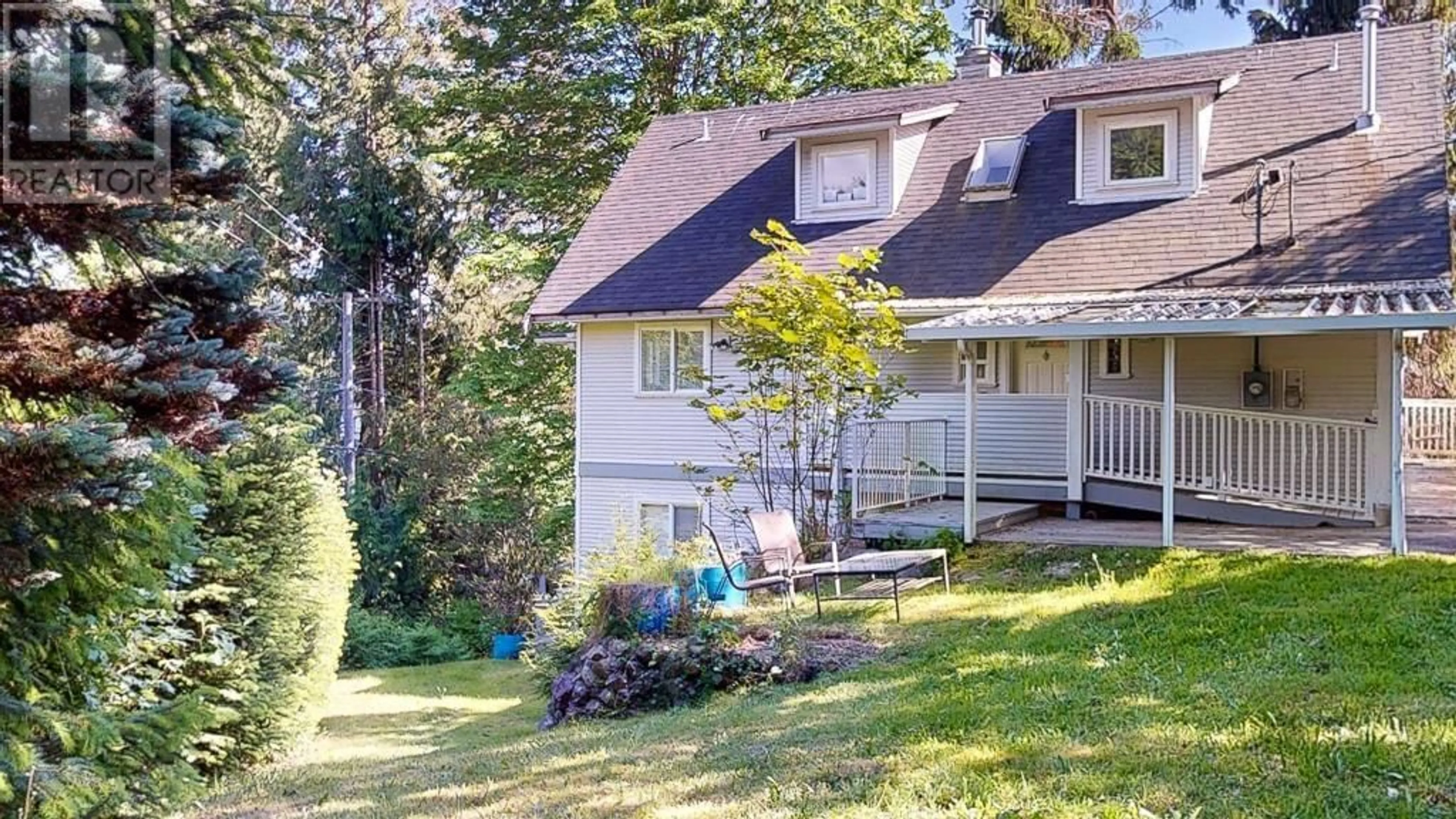 Home with vinyl exterior material, unknown for 1502 SMITH ROAD, Gibsons British Columbia V0N1V6