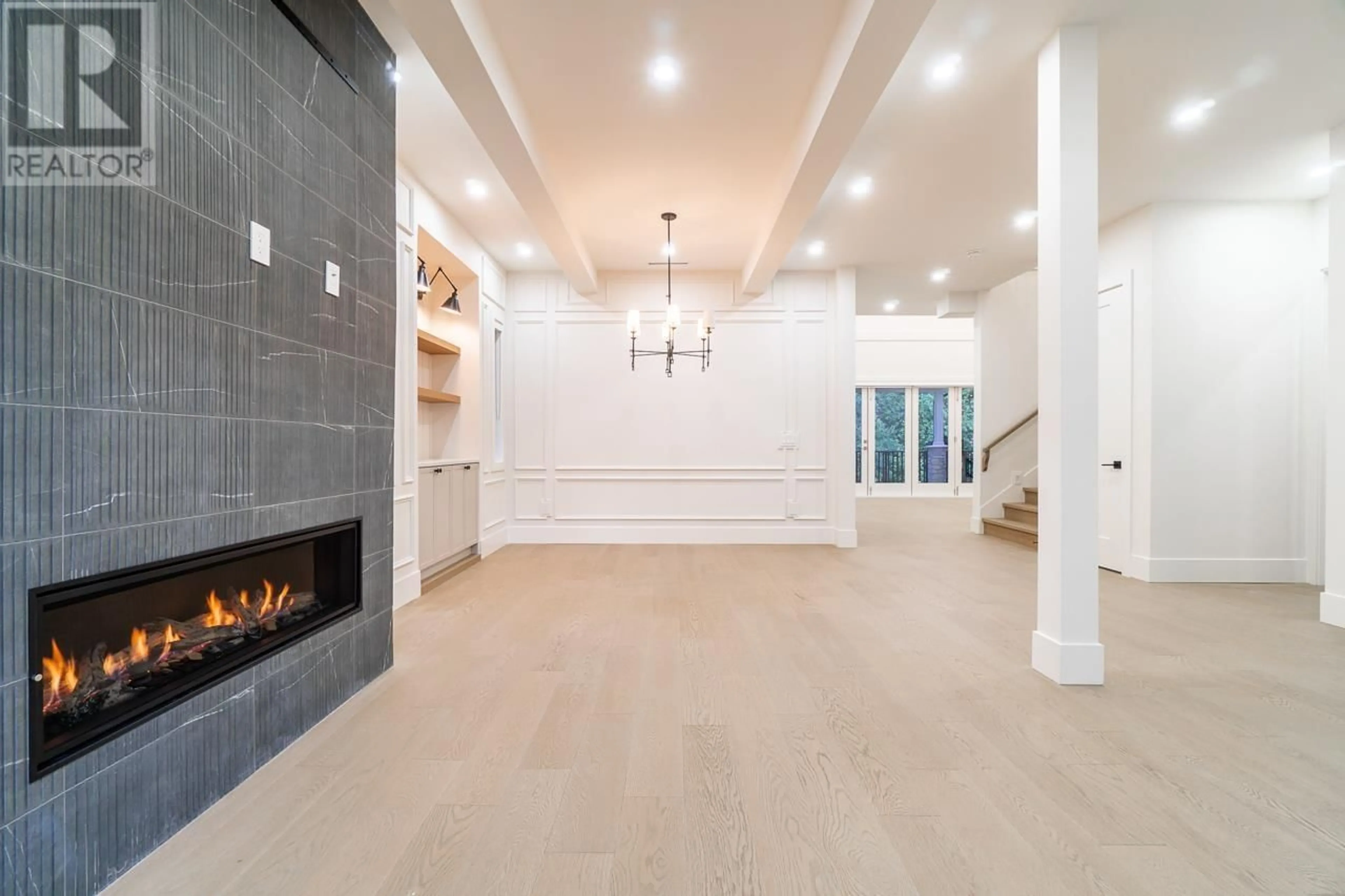 Indoor foyer for 882 ENGLISH BLUFF ROAD, Delta British Columbia V4M2N5