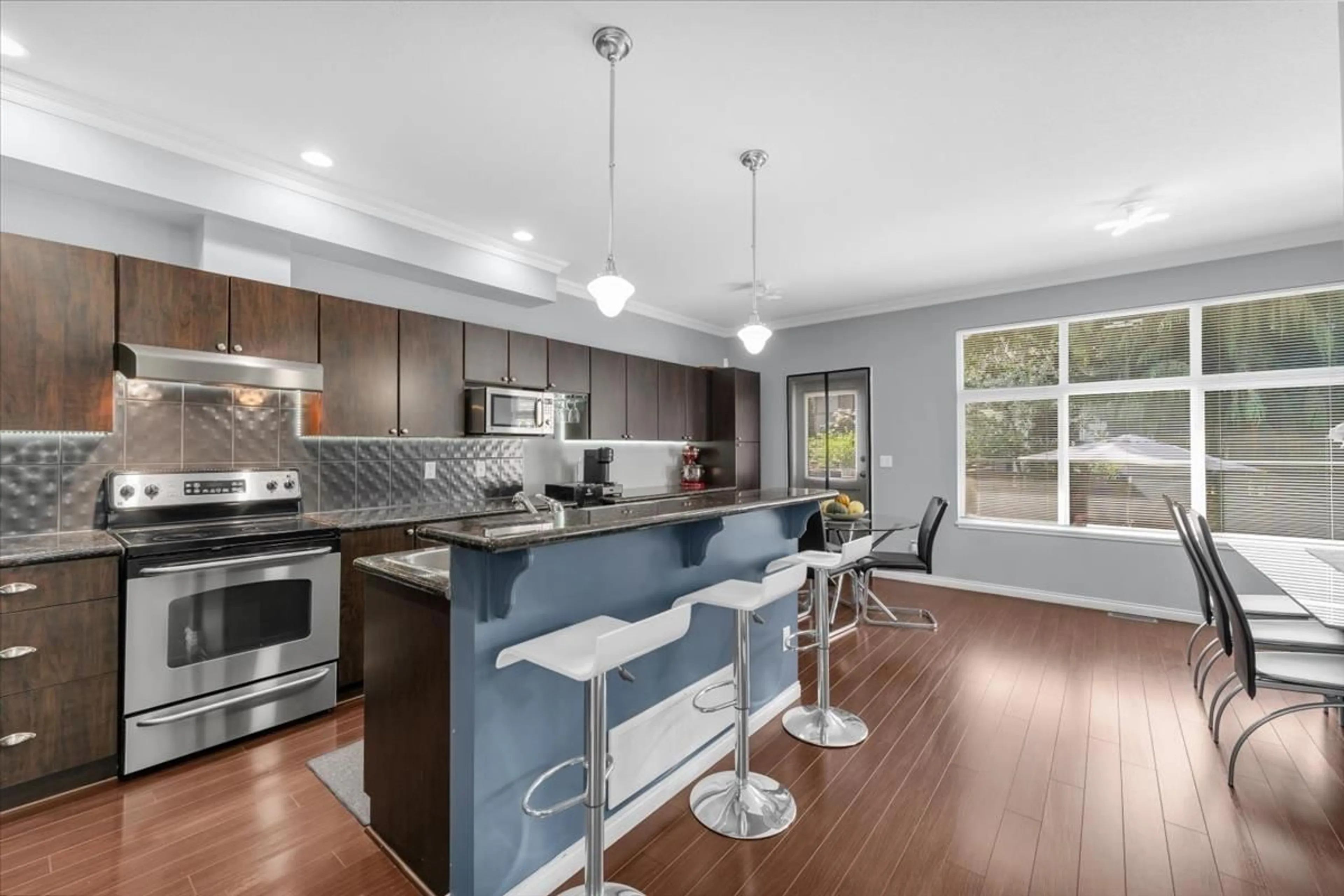Open concept kitchen, unknown for 7 - 7518 138, Surrey British Columbia V3W1S1