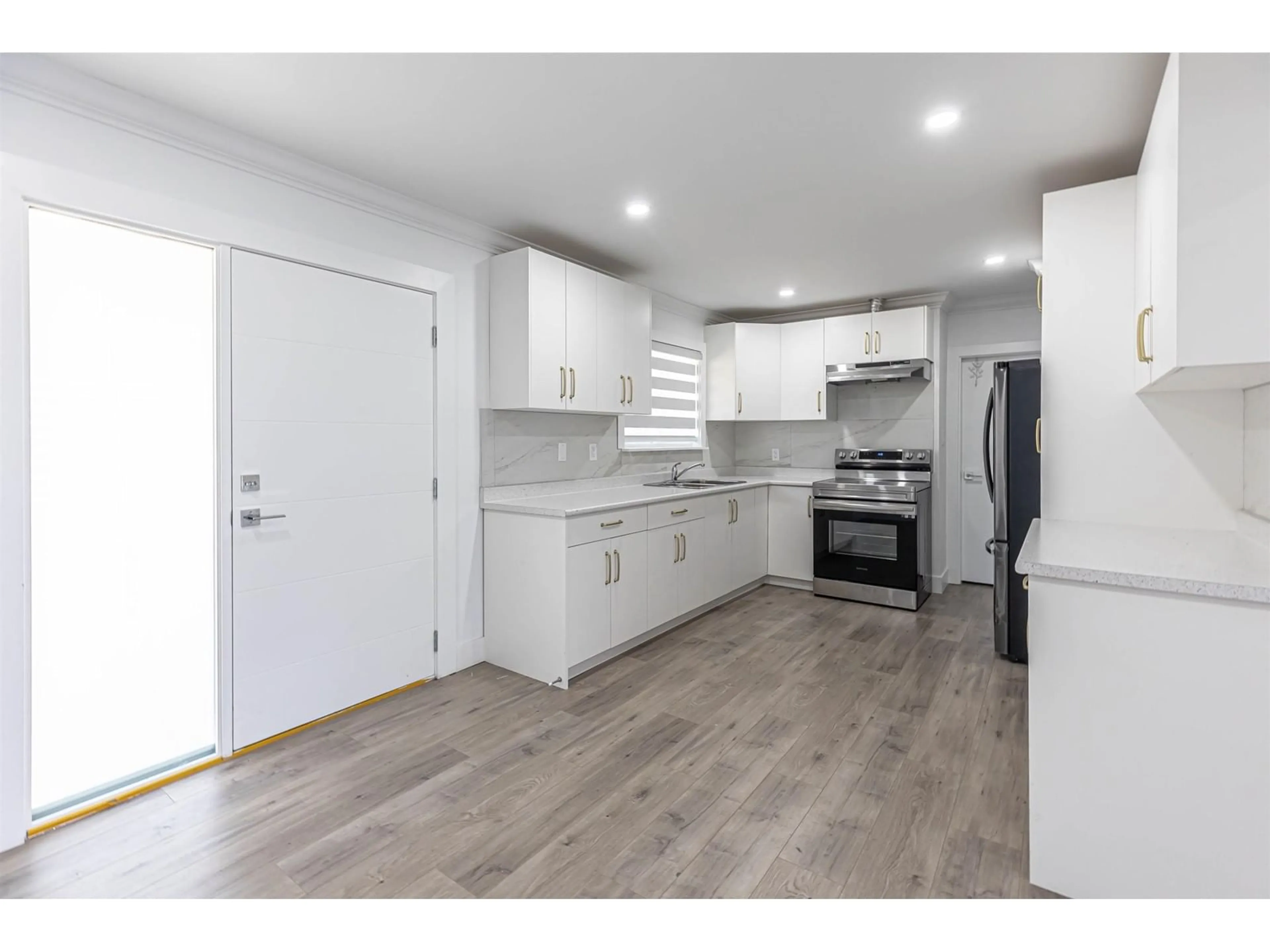 Open concept kitchen, unknown for 16373 15, Surrey British Columbia V4A1L4