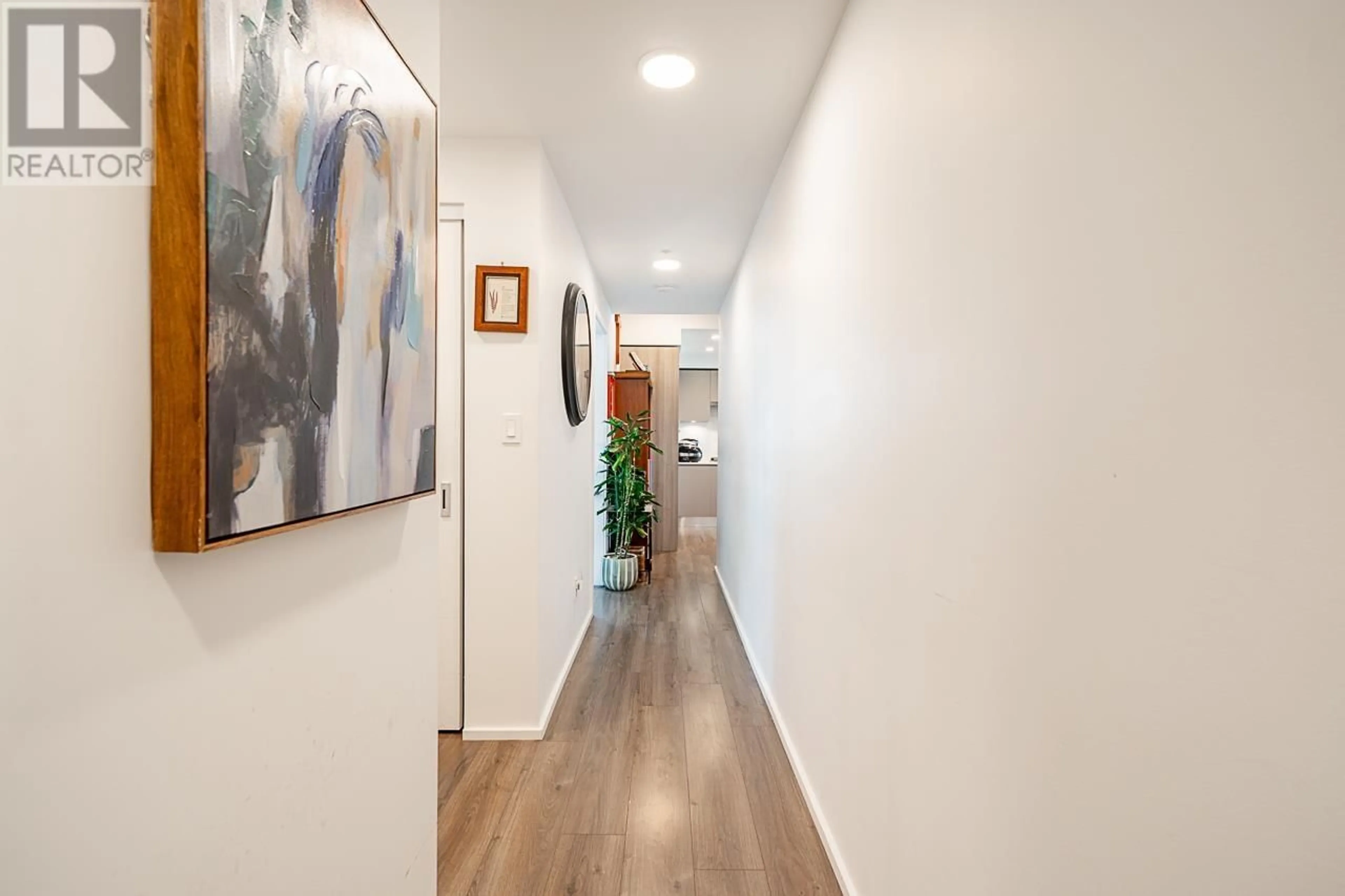 Indoor foyer for 3901 - 3833 EVERGREEN PLACE, Burnaby British Columbia V3J0M2