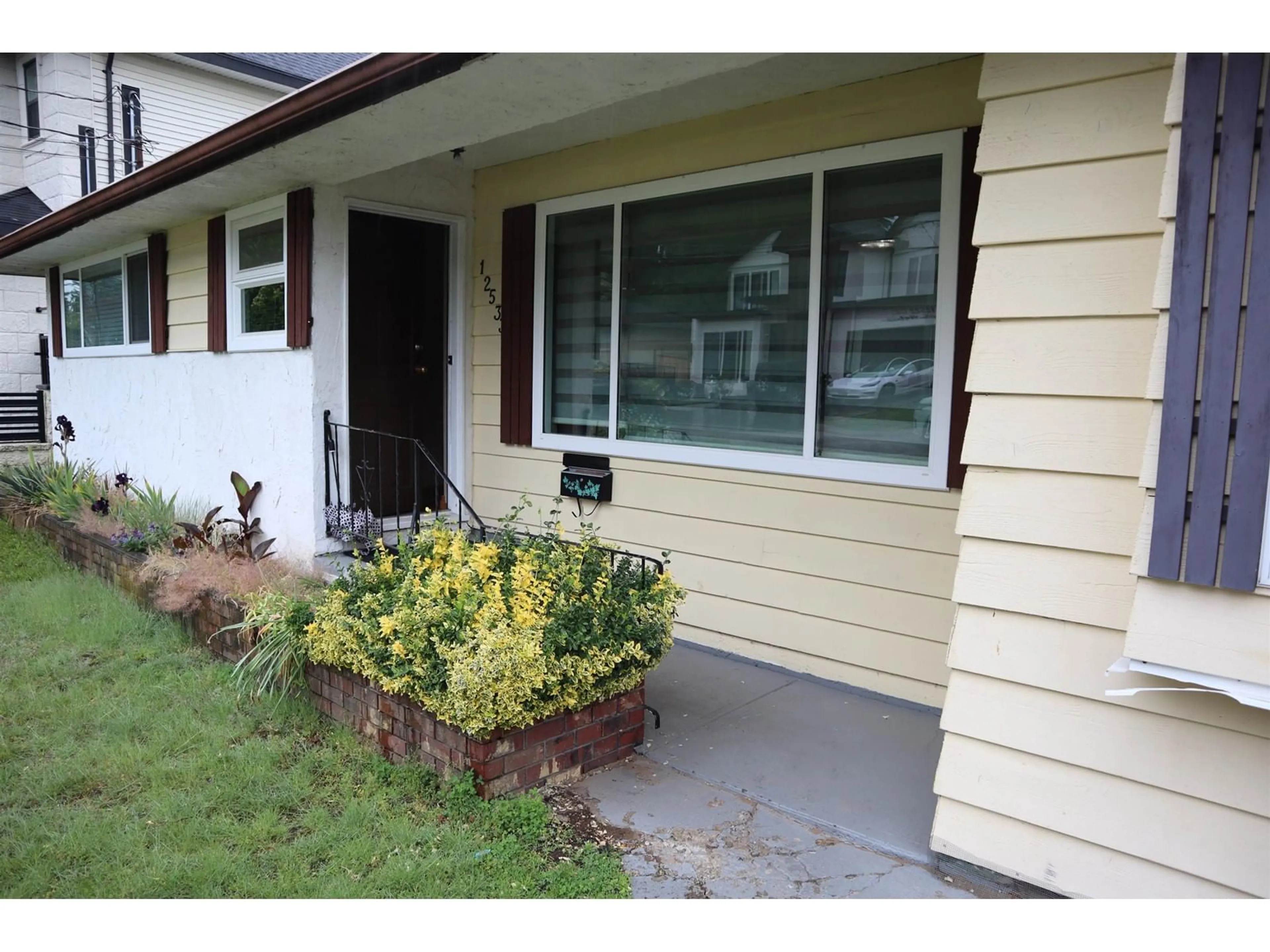 Home with vinyl exterior material, street for 12533 99A, Surrey British Columbia V3V2R6