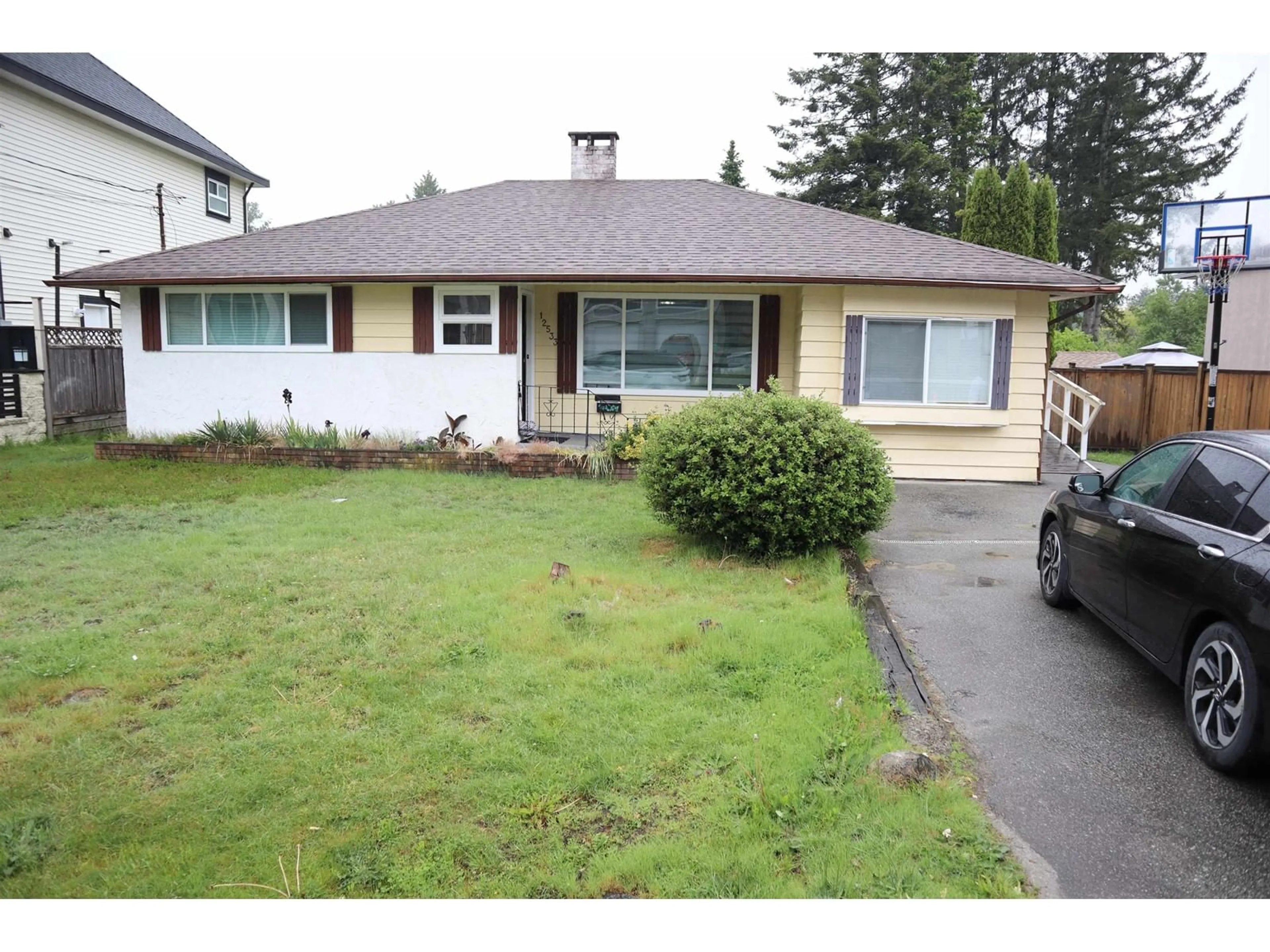 Unknown for 12533 99A, Surrey British Columbia V3V2R6