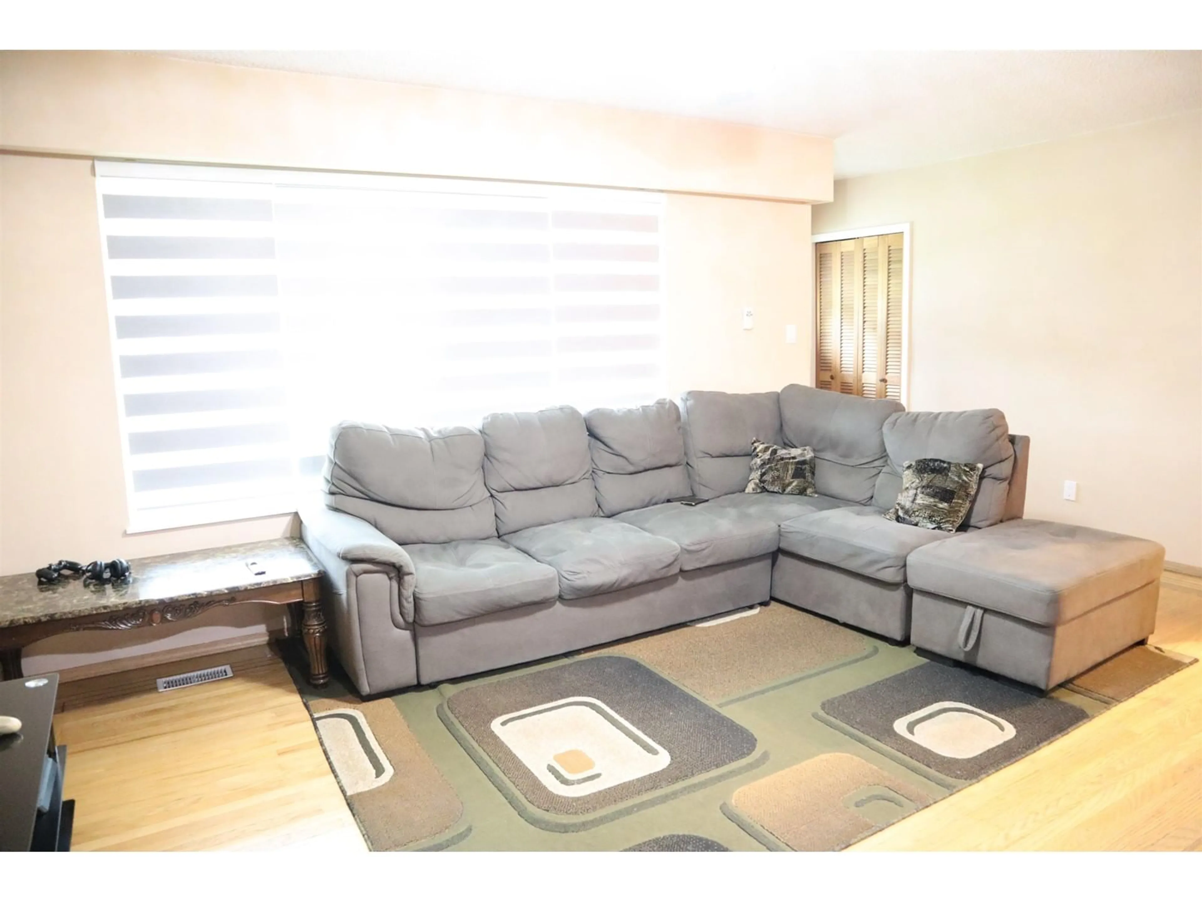 Living room with furniture, unknown for 12533 99A, Surrey British Columbia V3V2R6