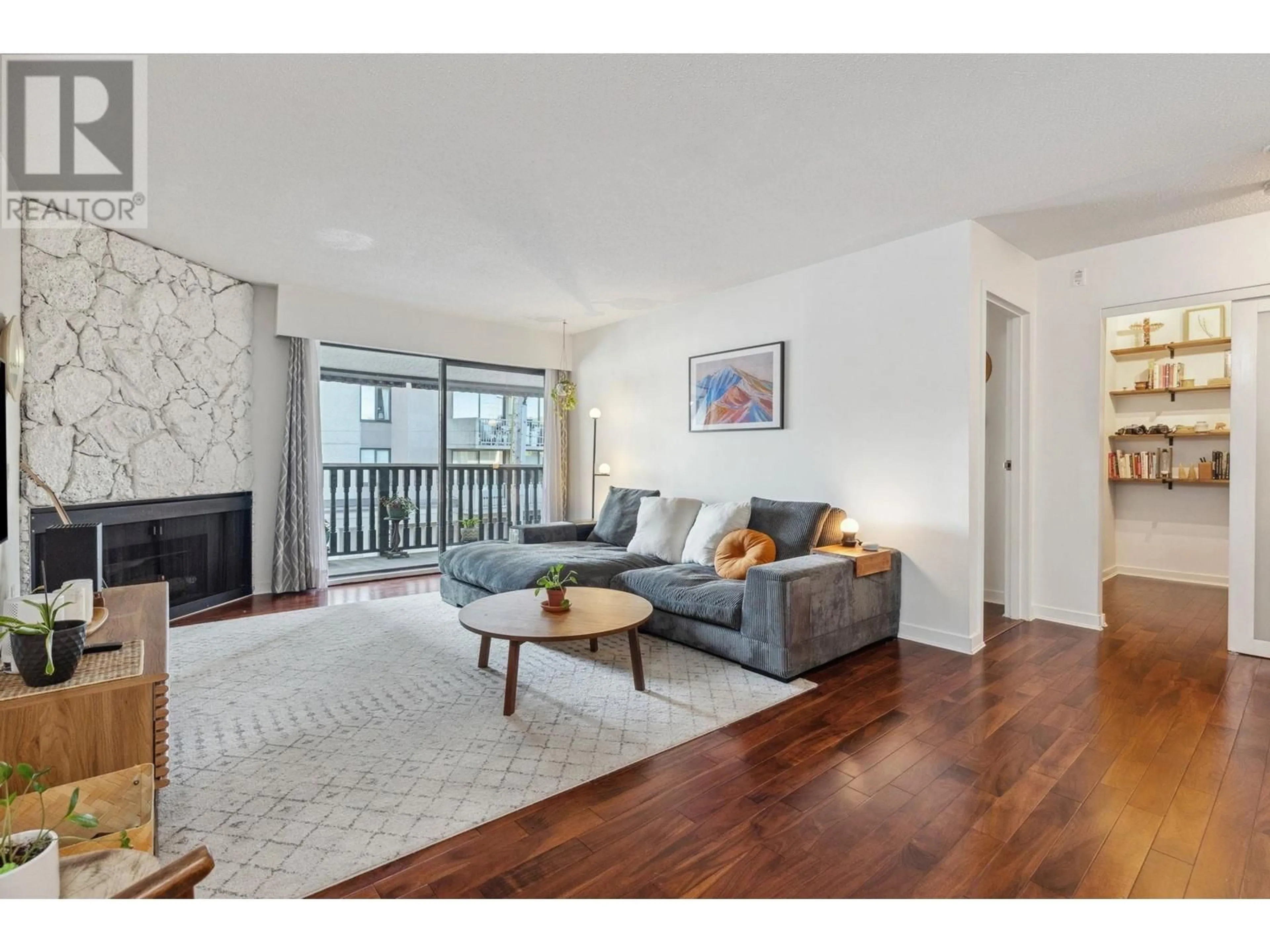 Living room with furniture, wood/laminate floor for 301 - 1610 CHESTERFIELD AVENUE, North Vancouver British Columbia V7M2N7