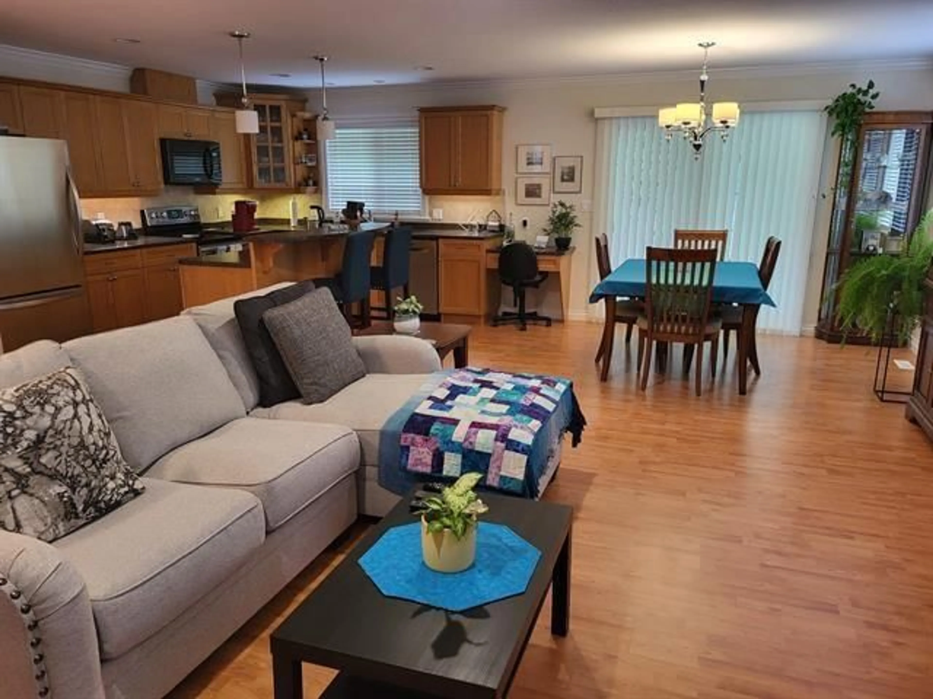 Living room with furniture, wood/laminate floor for 107 - 46000 THOMAS ROAD, Chilliwack British Columbia V2R5W6