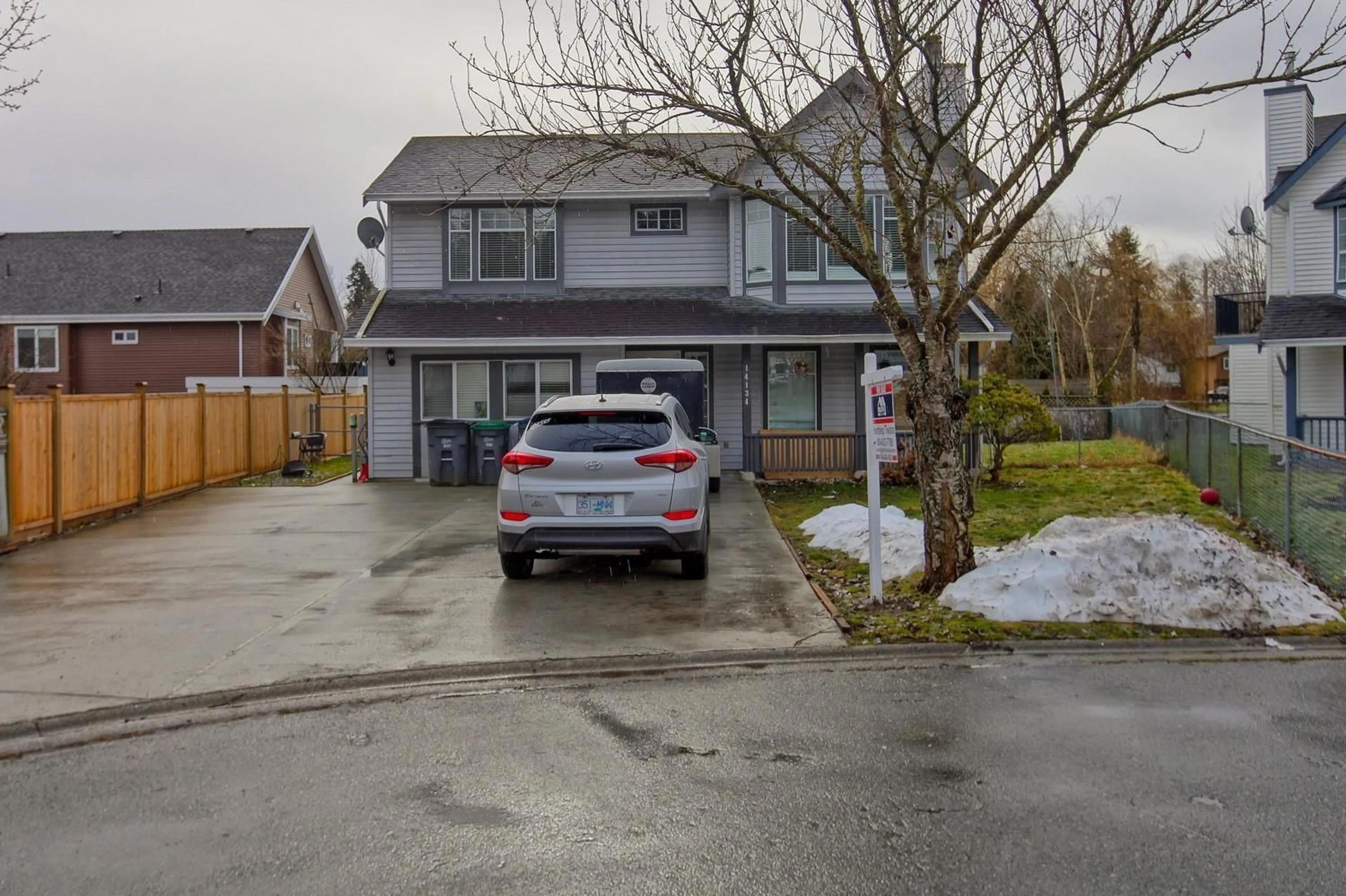 A pic from outside/outdoor area/front of a property/back of a property/a pic from drone, street for 14134 67, Surrey British Columbia V3W9N7
