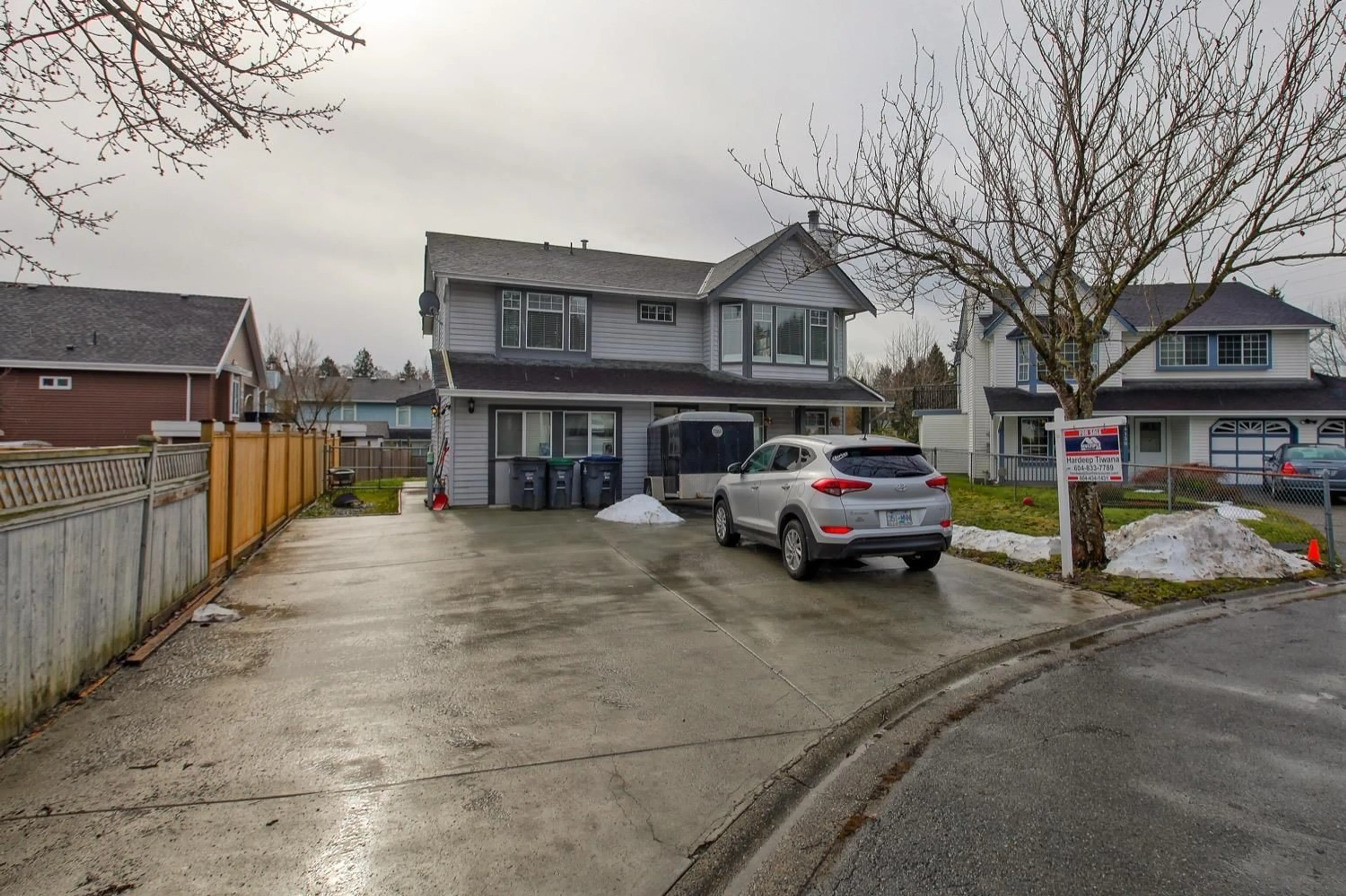 A pic from outside/outdoor area/front of a property/back of a property/a pic from drone, street for 14134 67, Surrey British Columbia V3W9N7