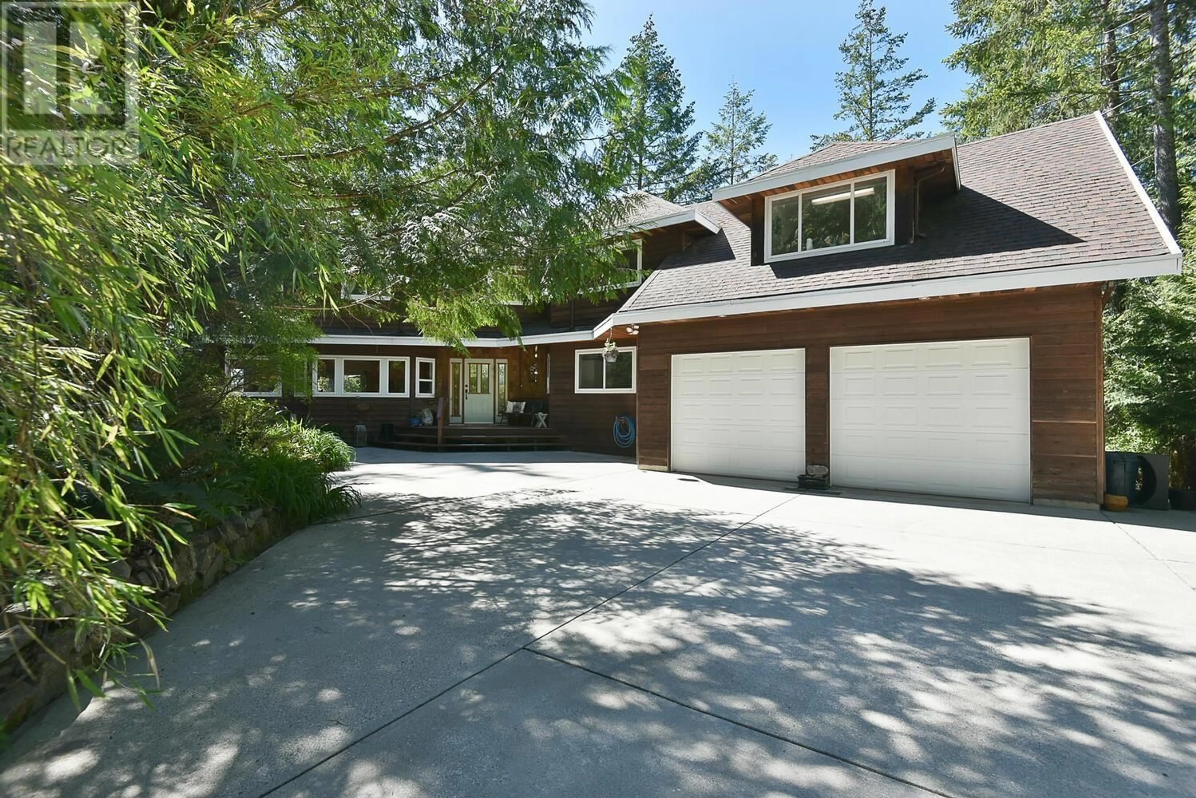 Home with vinyl exterior material, street for 8852 REDROOFFS ROAD, Halfmoon Bay British Columbia V7Z1B2