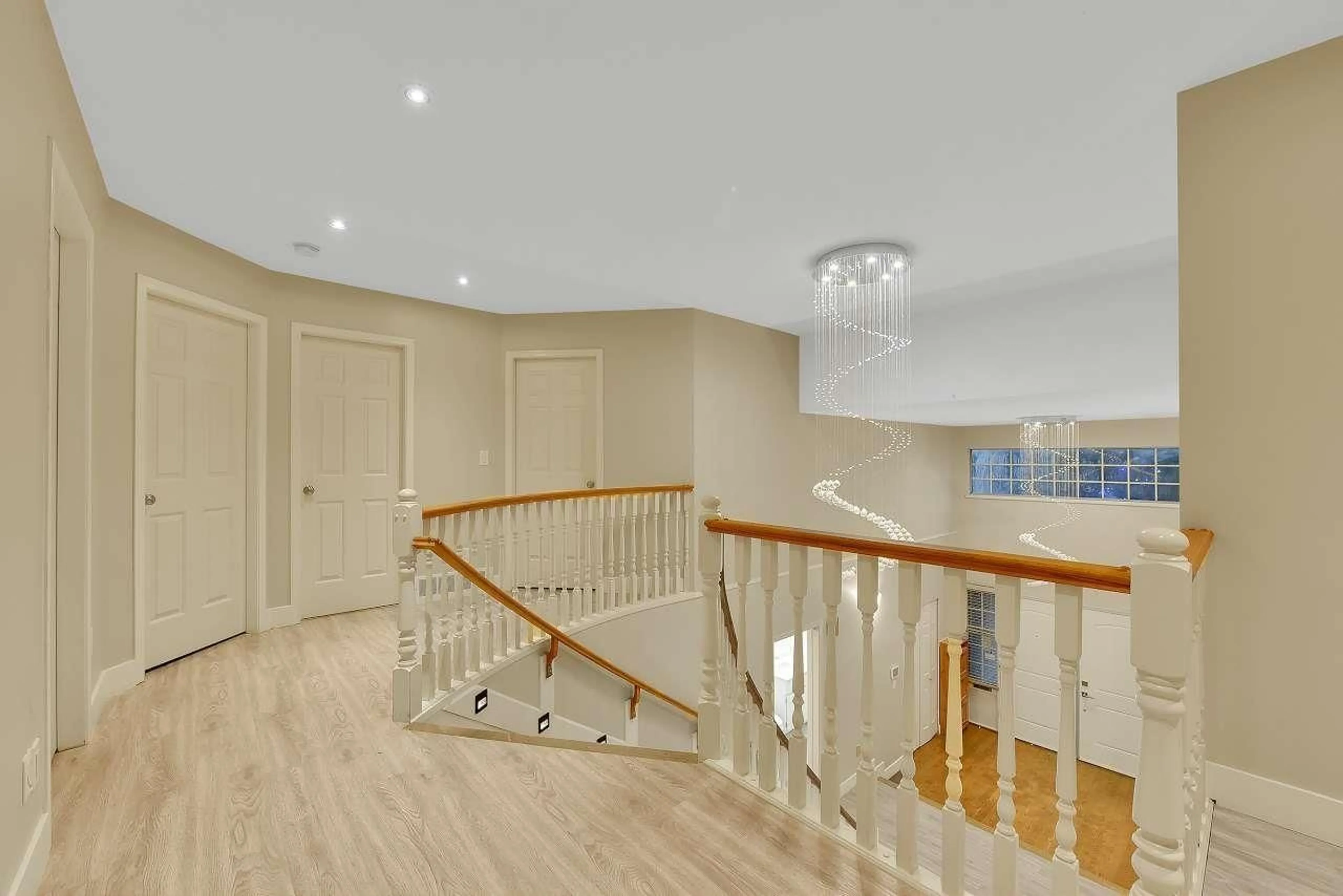 Indoor foyer for 13739 63A, Surrey British Columbia V3X1E6