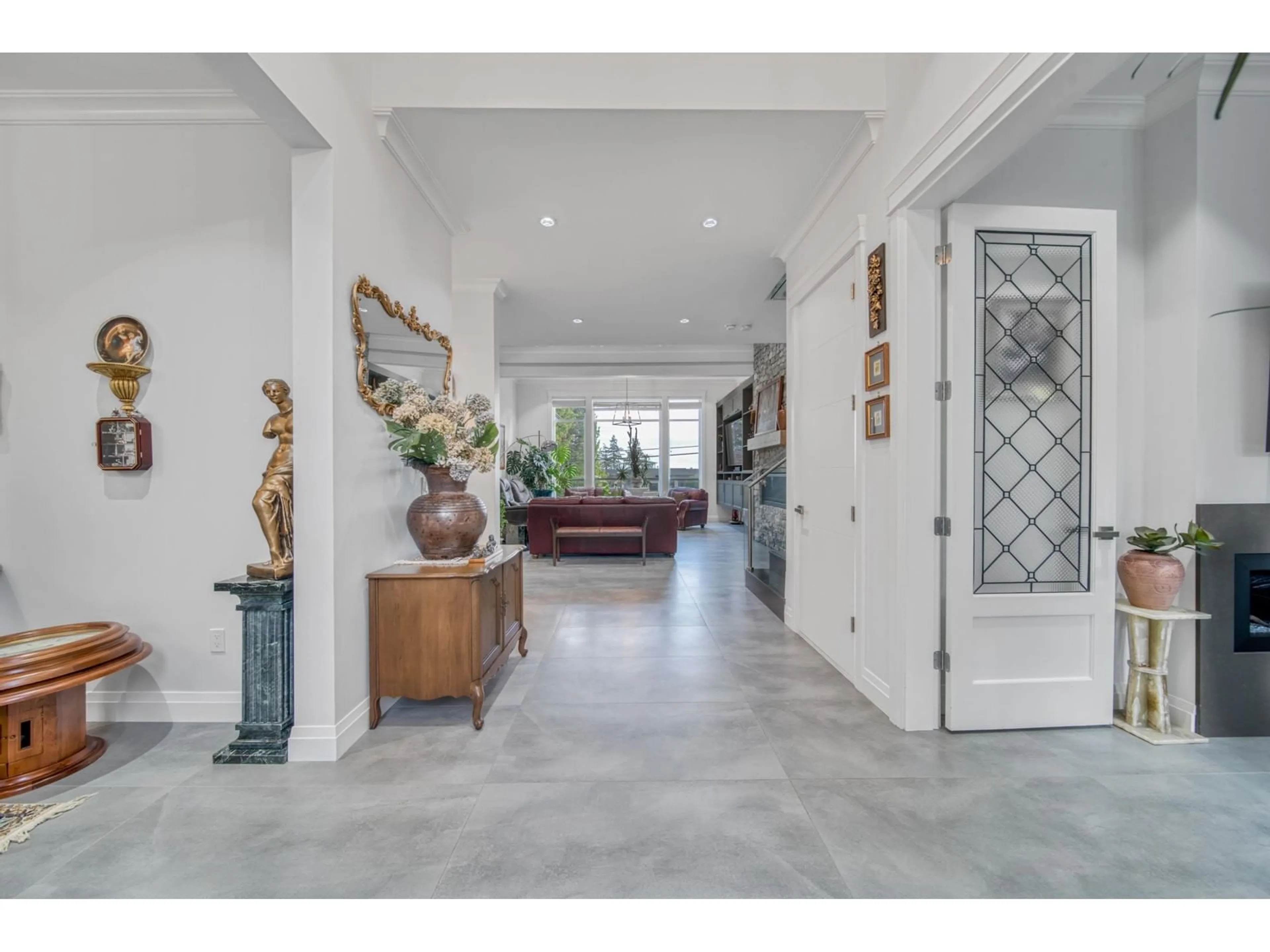 Indoor foyer for 13766 56A, Surrey British Columbia V3X2X5