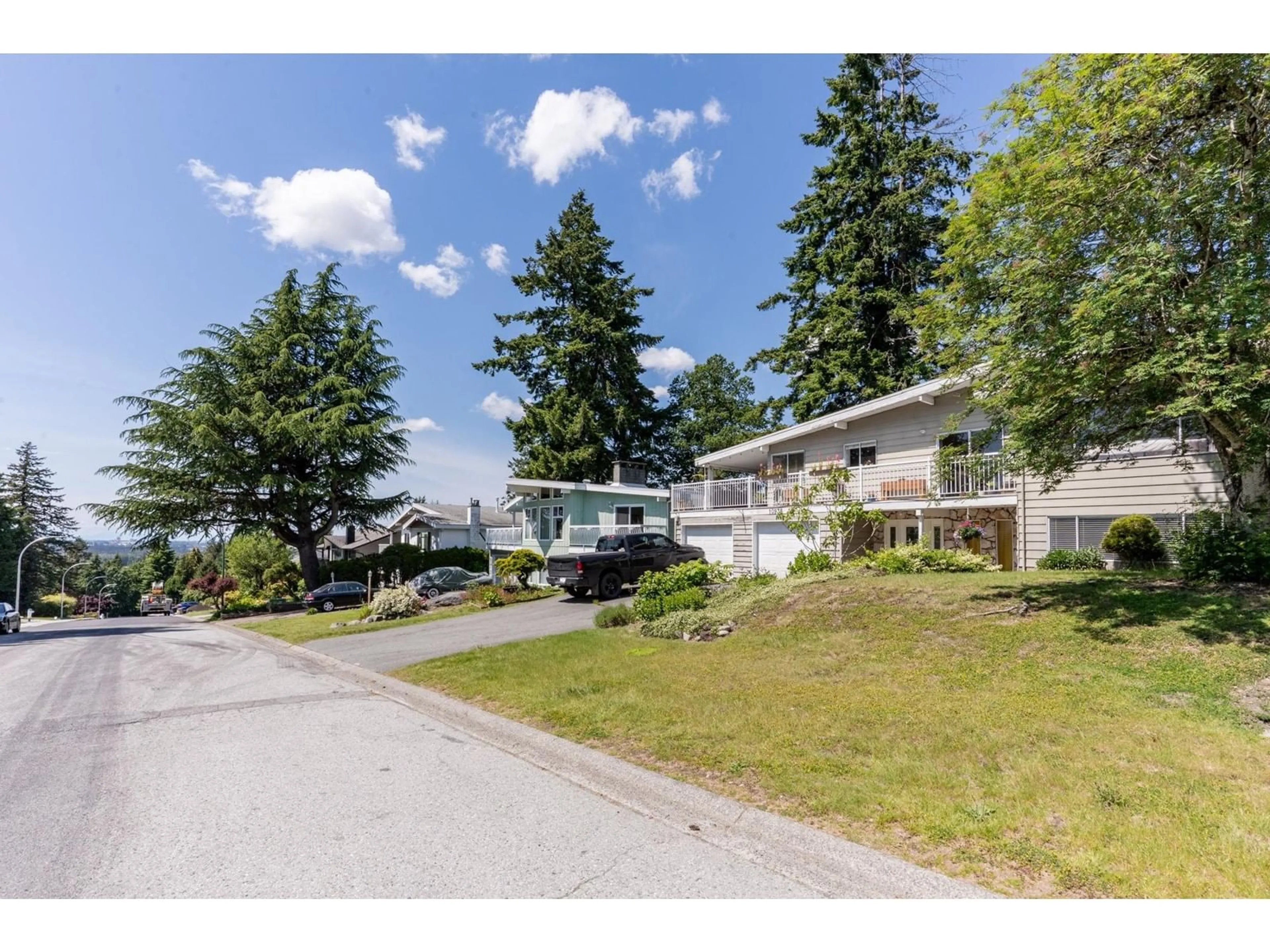 A pic from outside/outdoor area/front of a property/back of a property/a pic from drone, mountain view for 10935 MONROE, Delta British Columbia V4C1N2