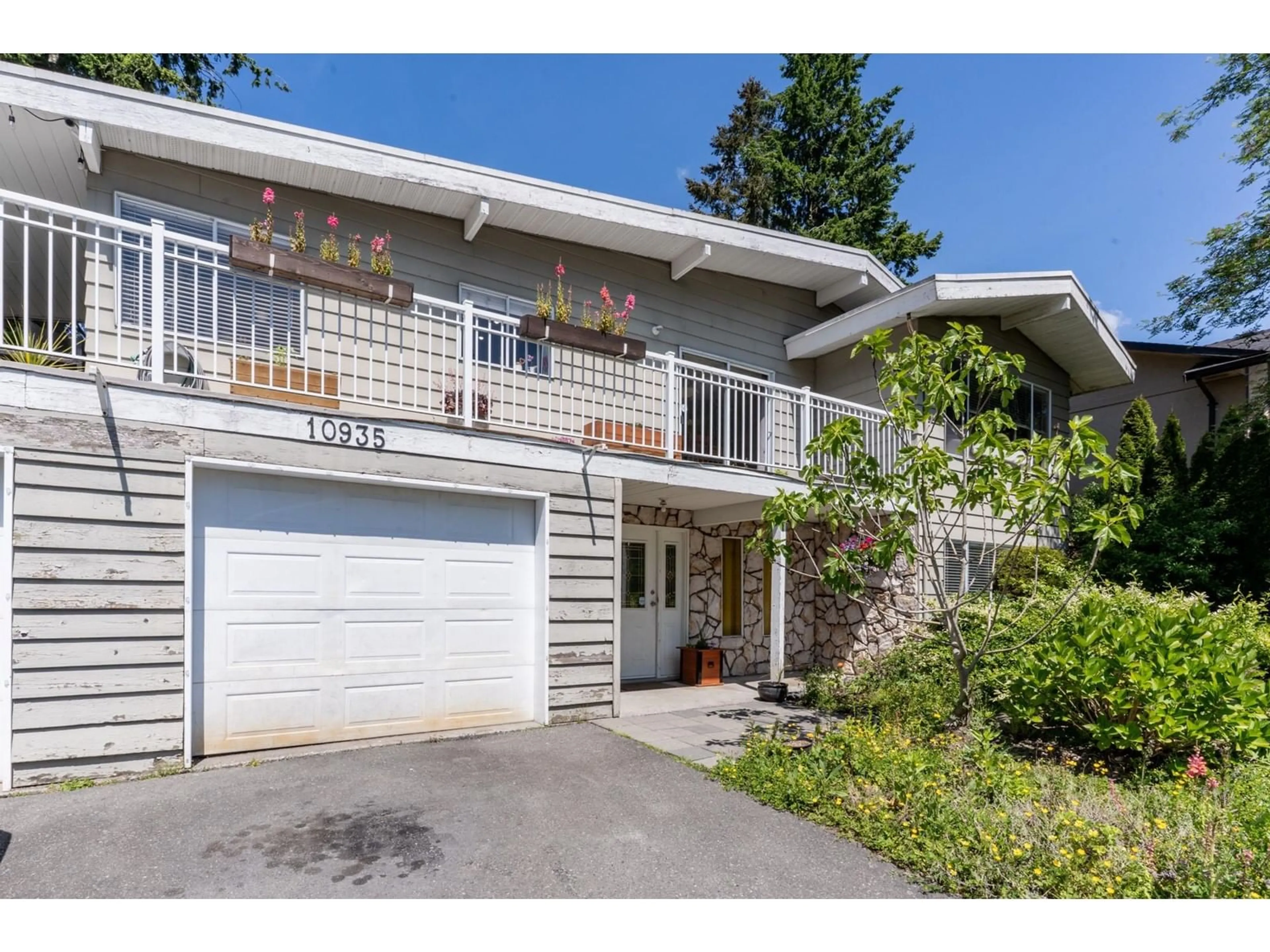 Home with vinyl exterior material, street for 10935 MONROE, Delta British Columbia V4C1N2