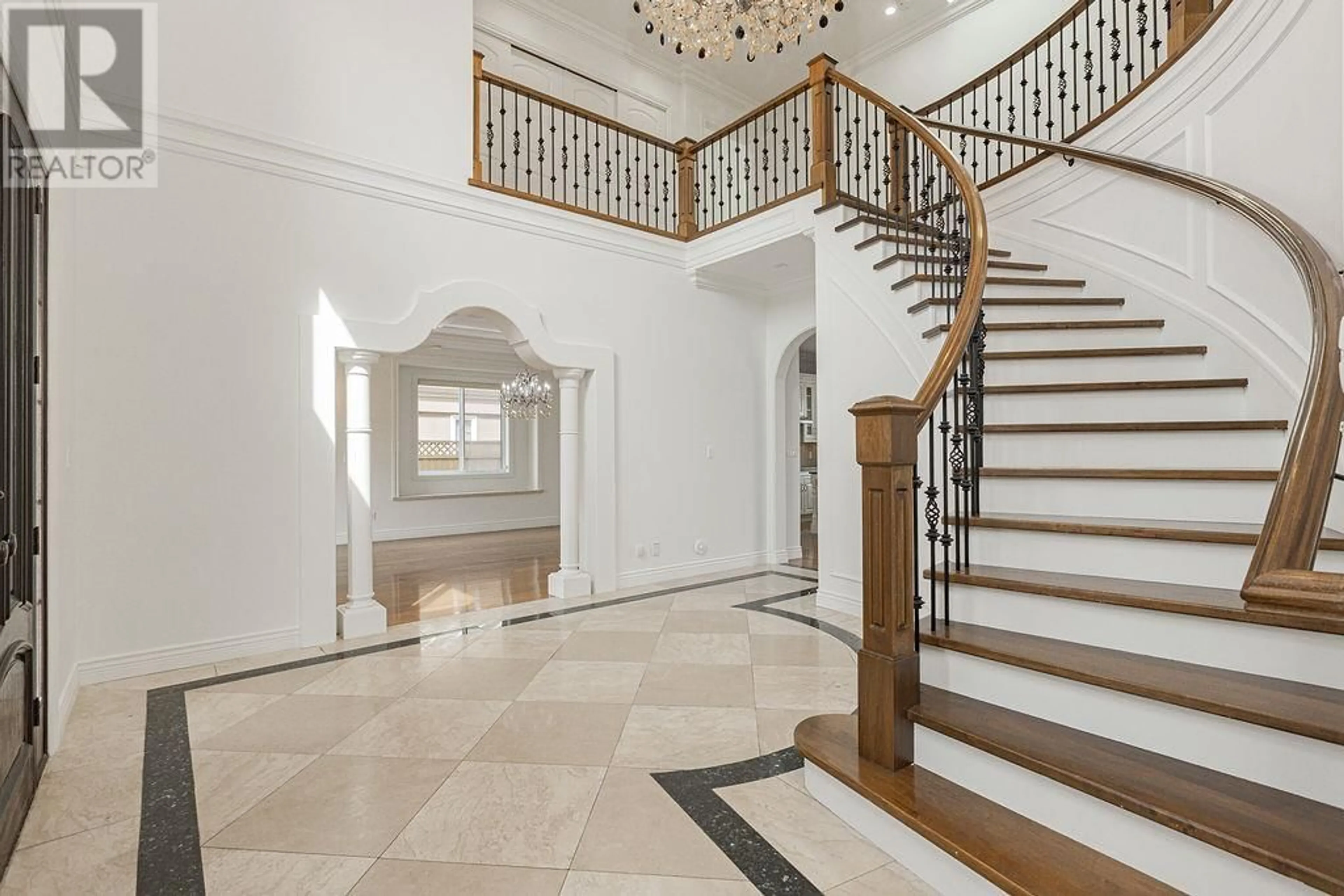 Indoor foyer for 7311 BATES ROAD, Richmond British Columbia V7A1C8