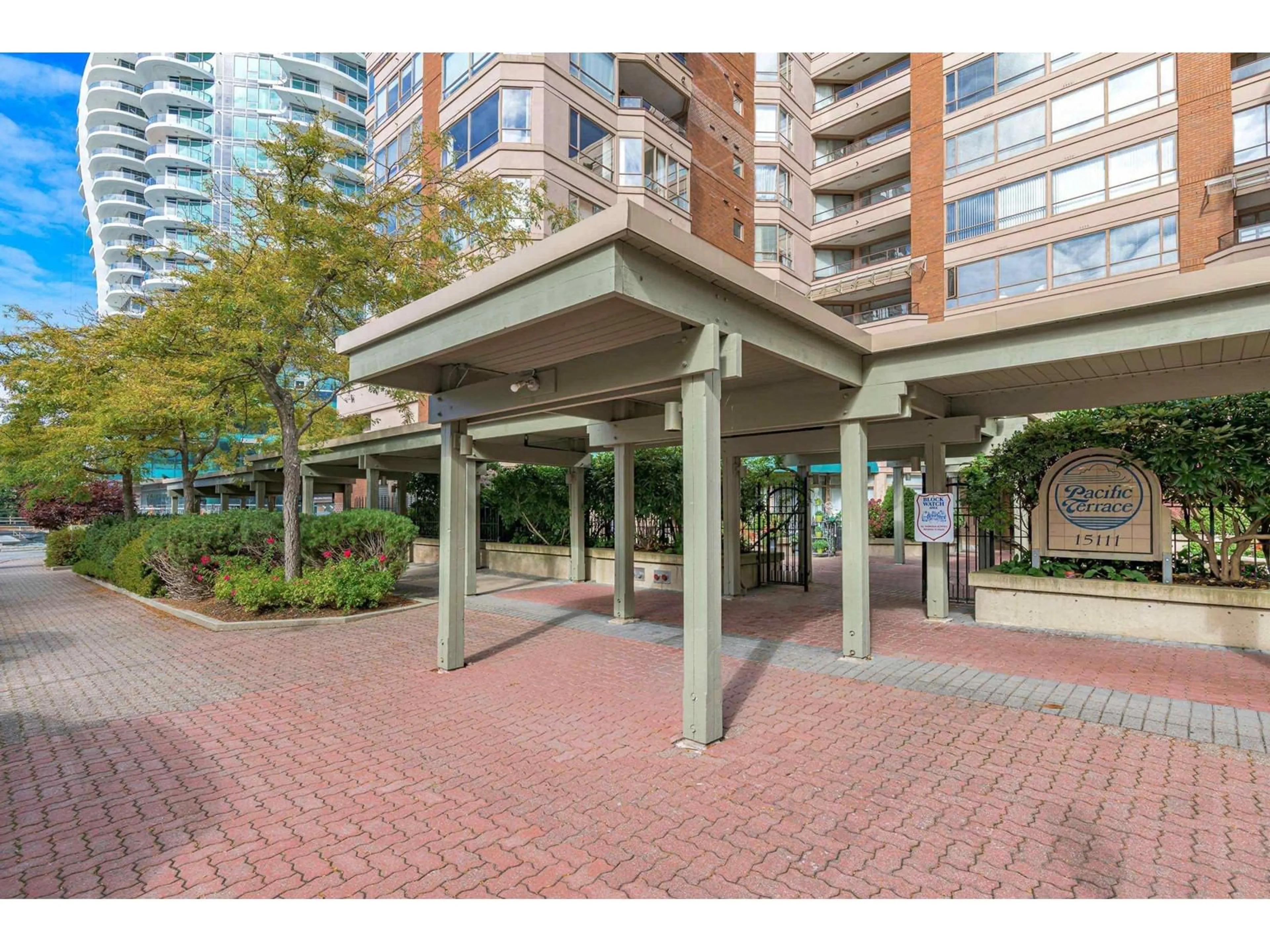 Indoor foyer for 511 - 15111 RUSSELL, White Rock British Columbia V4B2P4