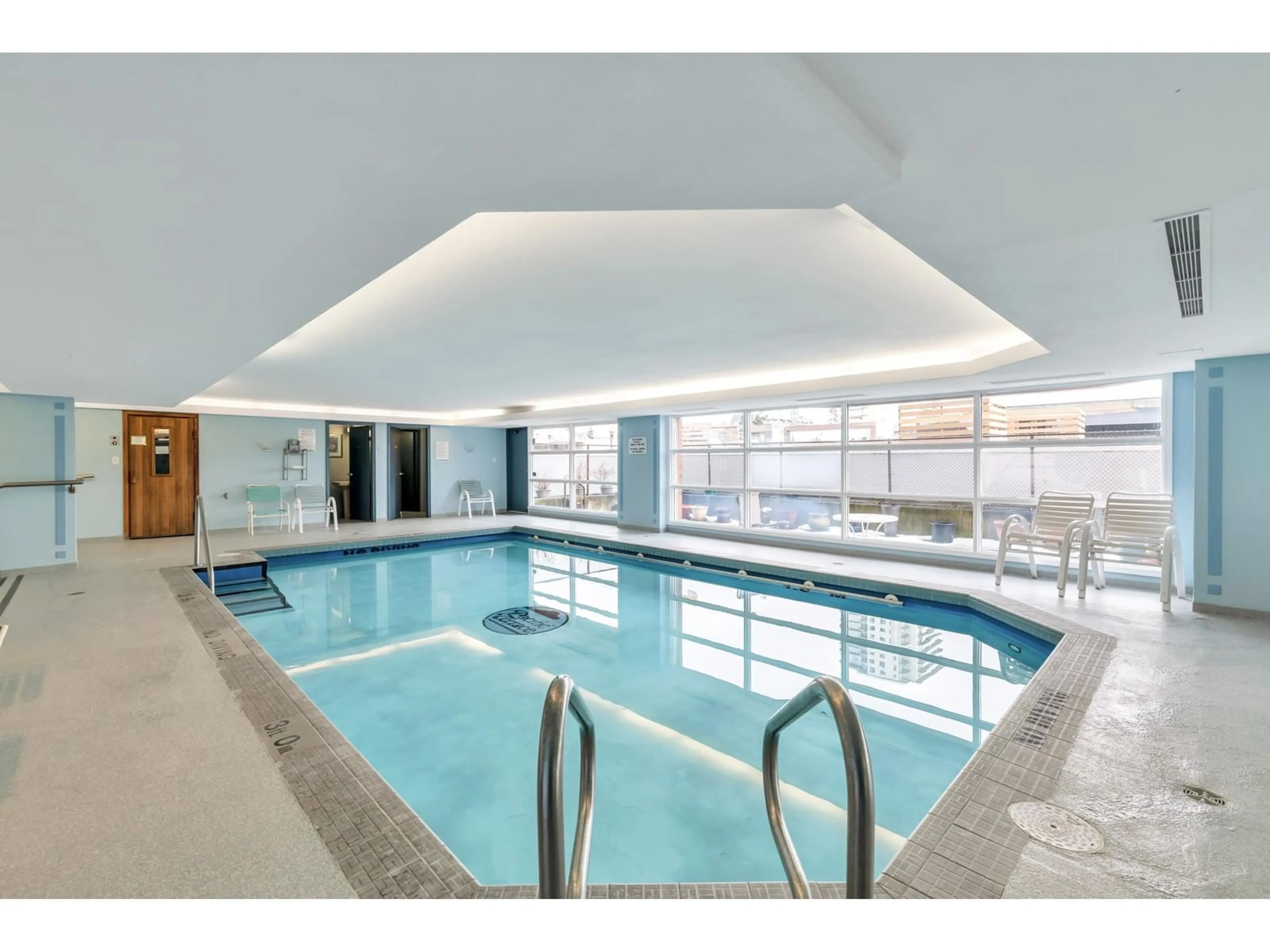 Pool for 511 - 15111 RUSSELL, White Rock British Columbia V4B2P4