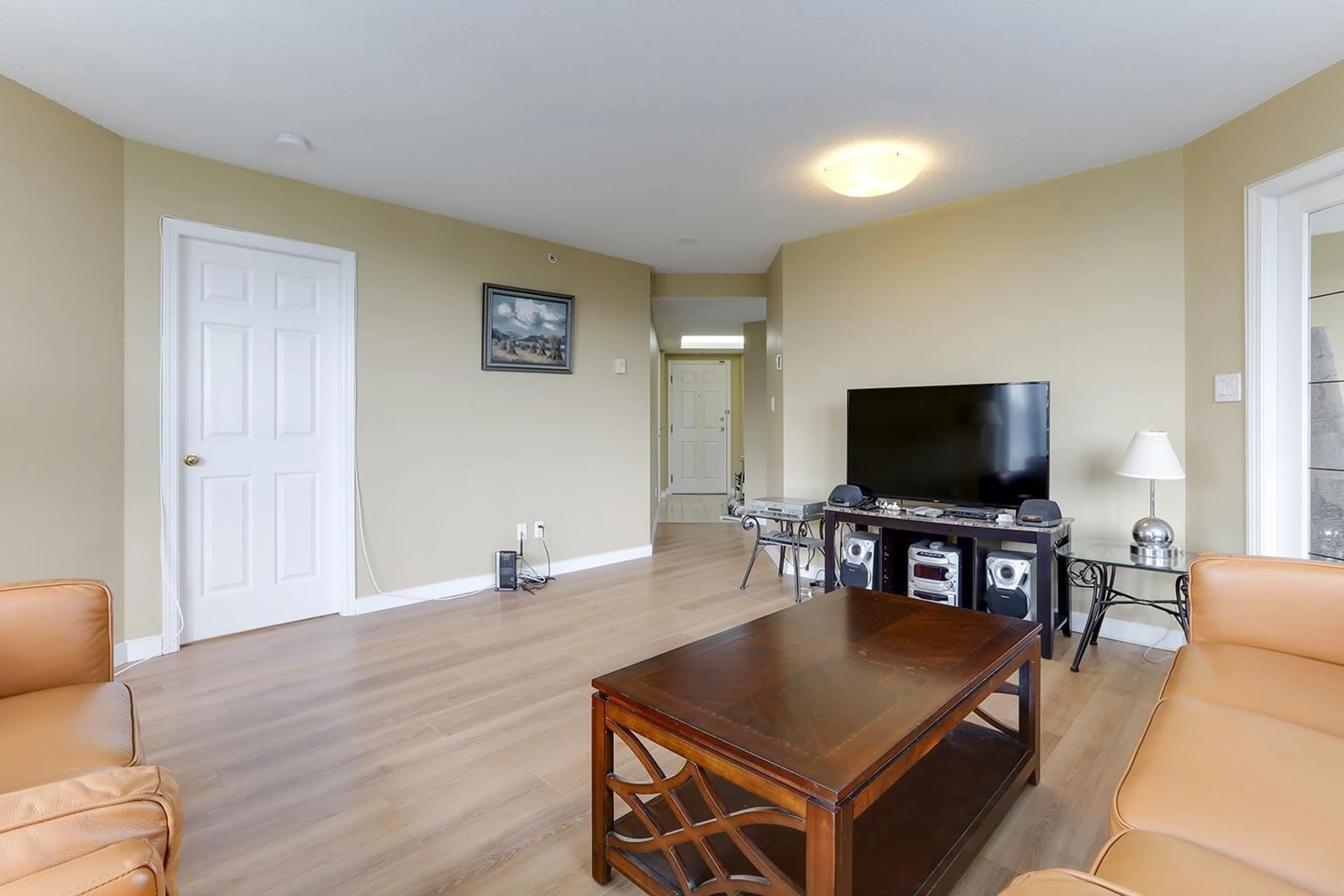 Living room with furniture, wood/laminate floor for 607 - 13383 108, Surrey British Columbia V3T5T6