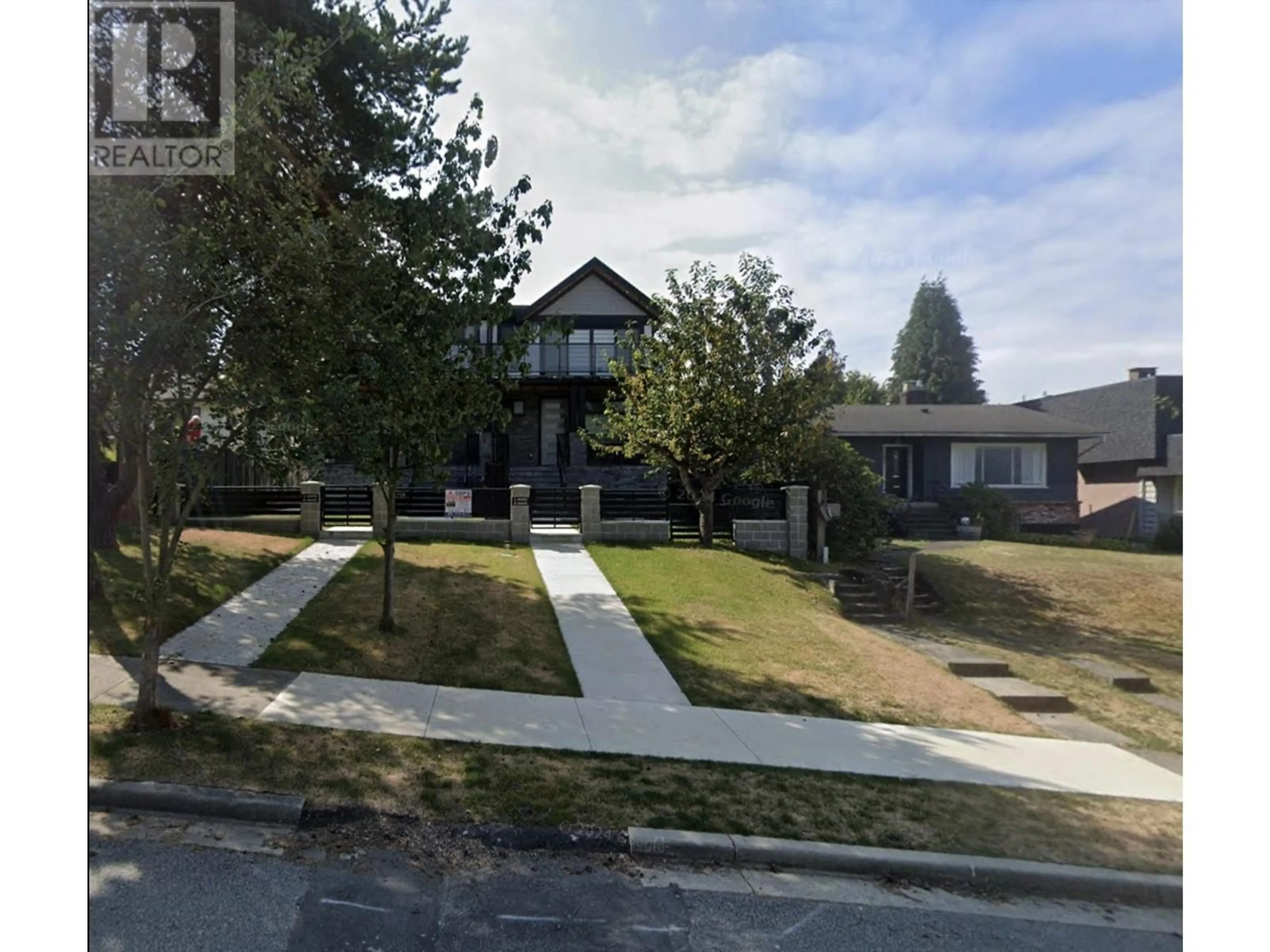 A pic from outside/outdoor area/front of a property/back of a property/a pic from drone, street for 3666 YALE STREET, Vancouver British Columbia V5K1C8