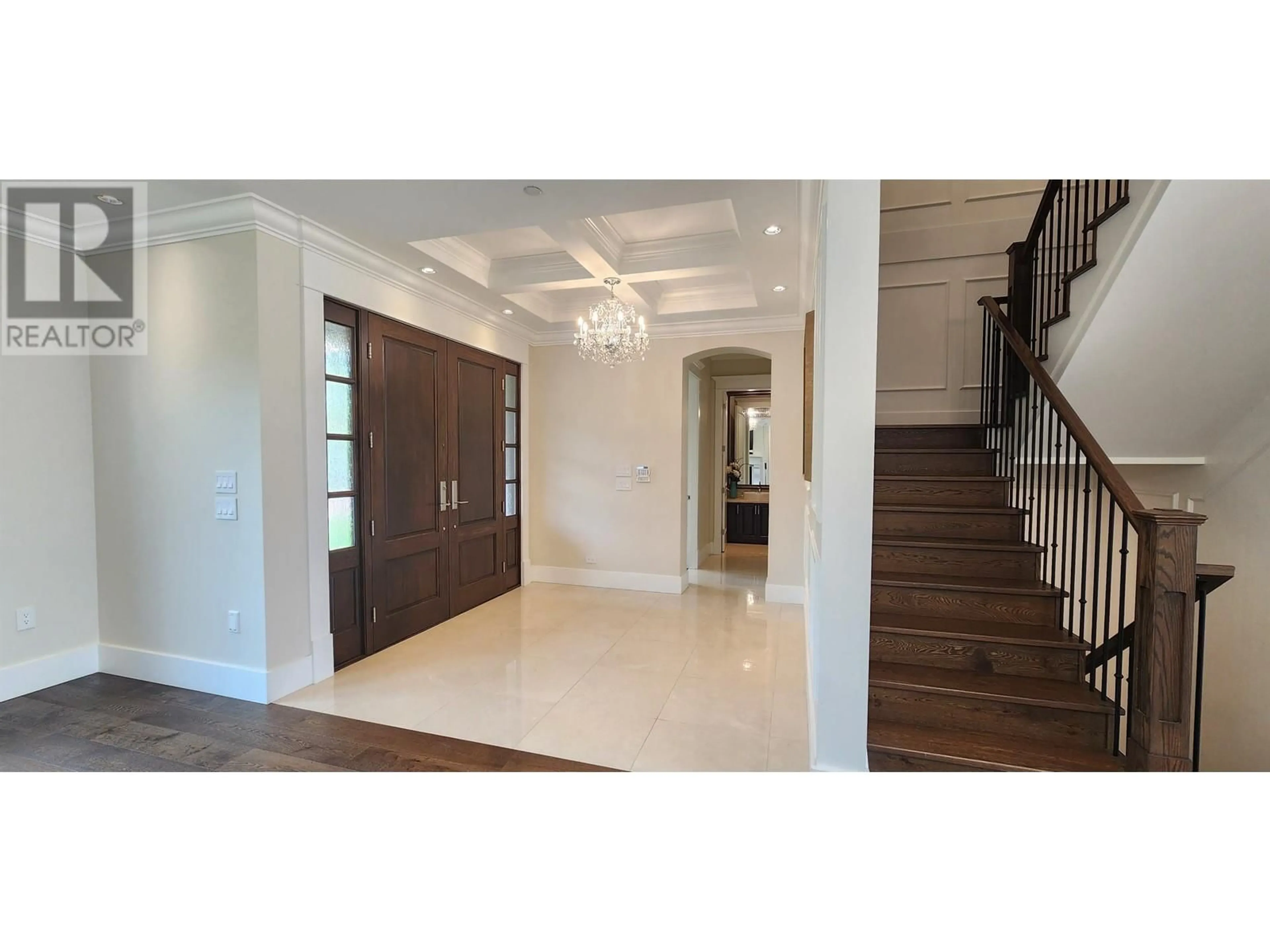 Indoor entryway for 1260 KINGS AVENUE, West Vancouver British Columbia V7T2C4