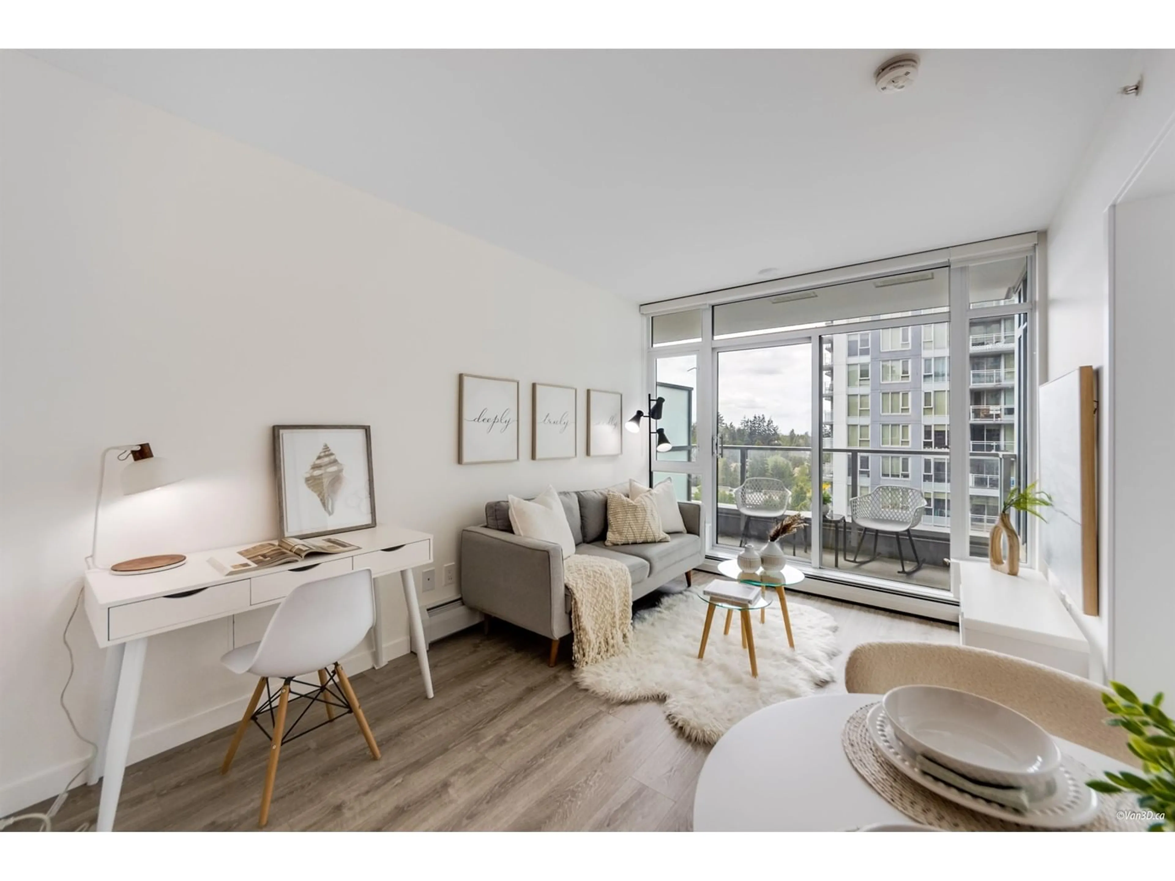 Living room with furniture, wood/laminate floor for 1114 - 13350 CENTRAL, Surrey British Columbia V3T0S1