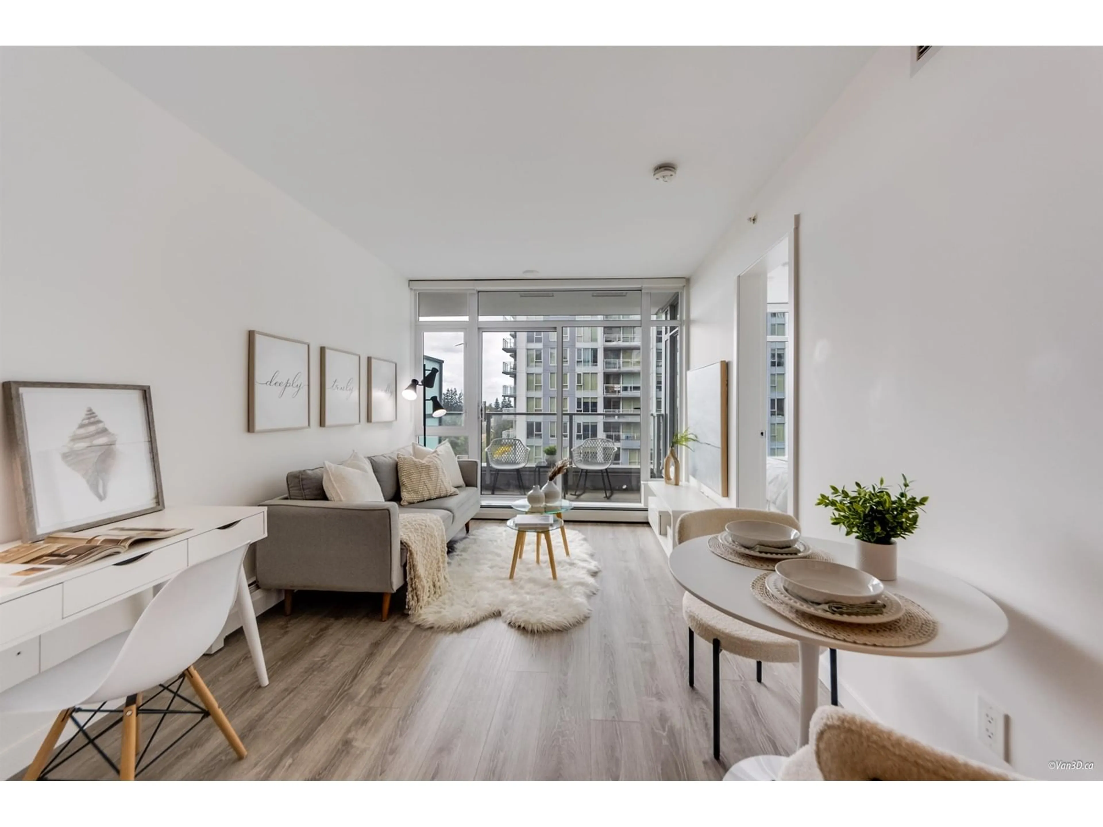 Living room with furniture, wood/laminate floor for 1114 - 13350 CENTRAL, Surrey British Columbia V3T0S1