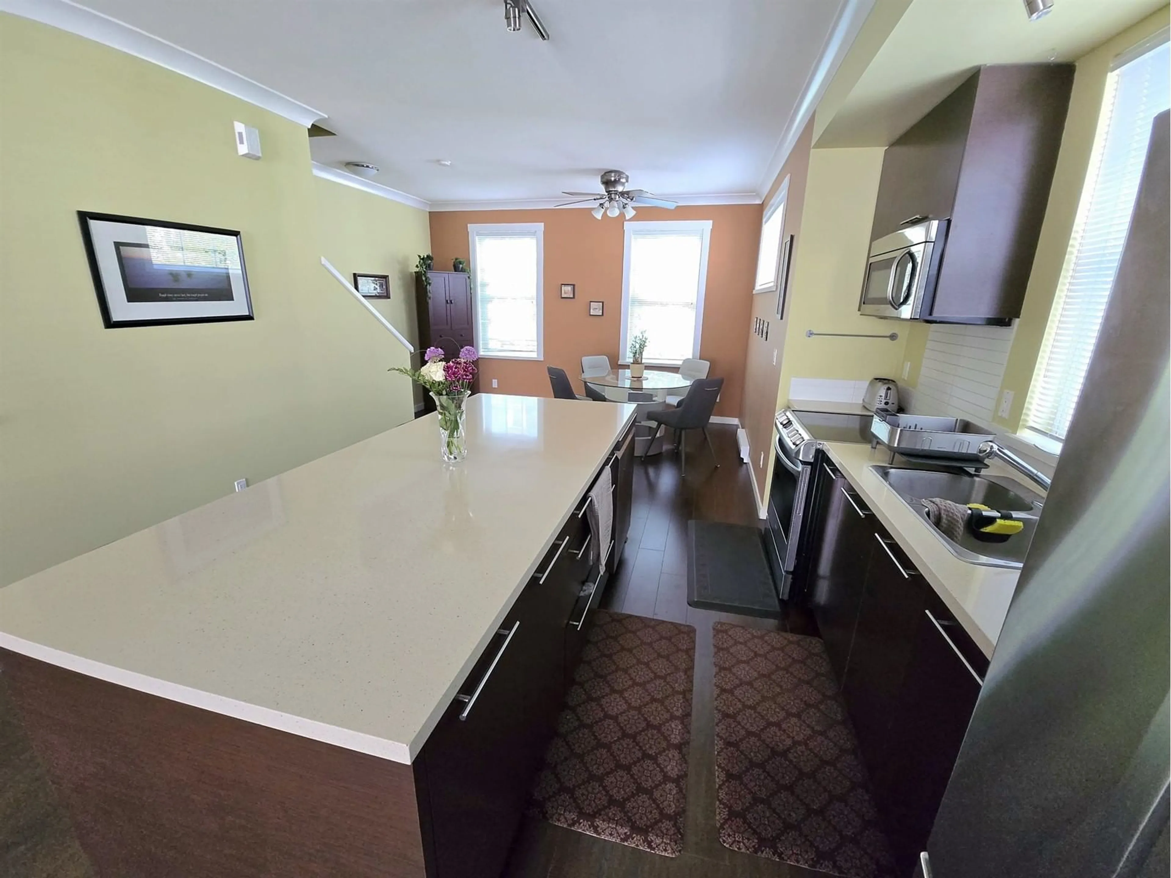 Standard kitchen, unknown for 61 - 18983 72A, Surrey British Columbia V4N1A5