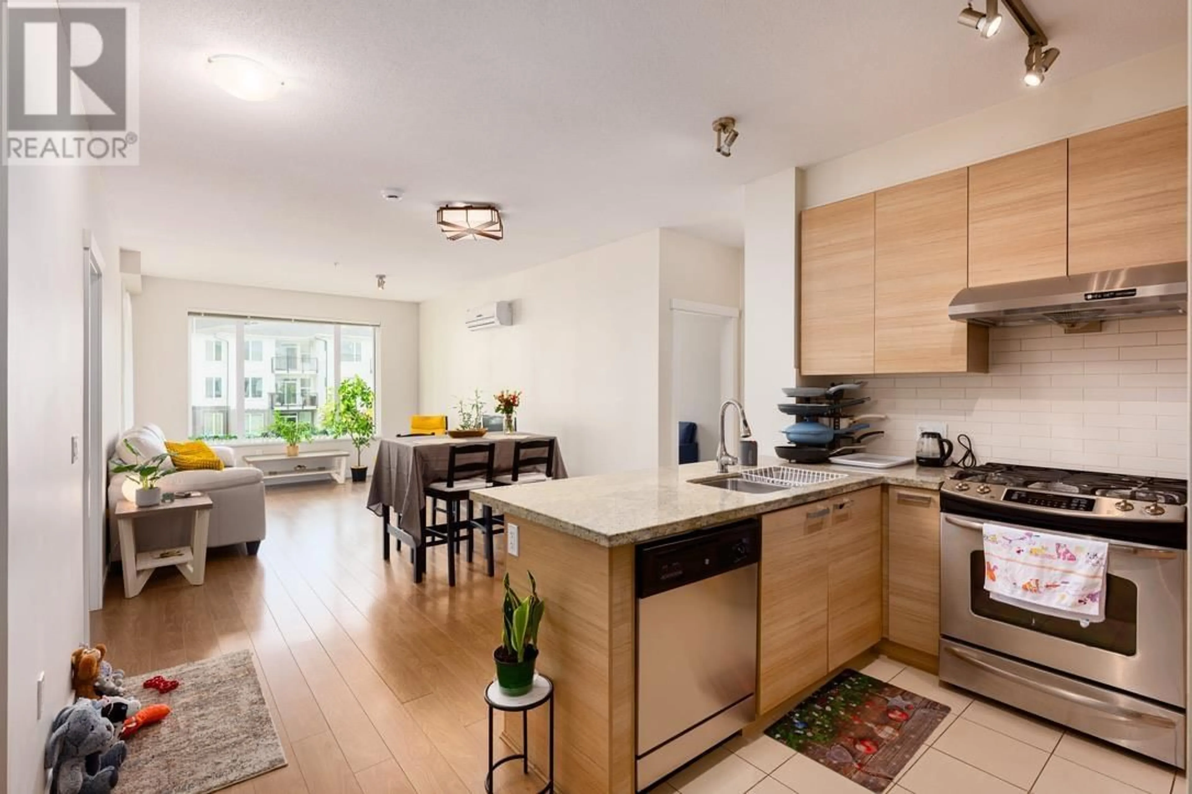 Open concept kitchen, wood/laminate floor for 346 - 9388 MCKIM WAY, Richmond British Columbia V6X0J7