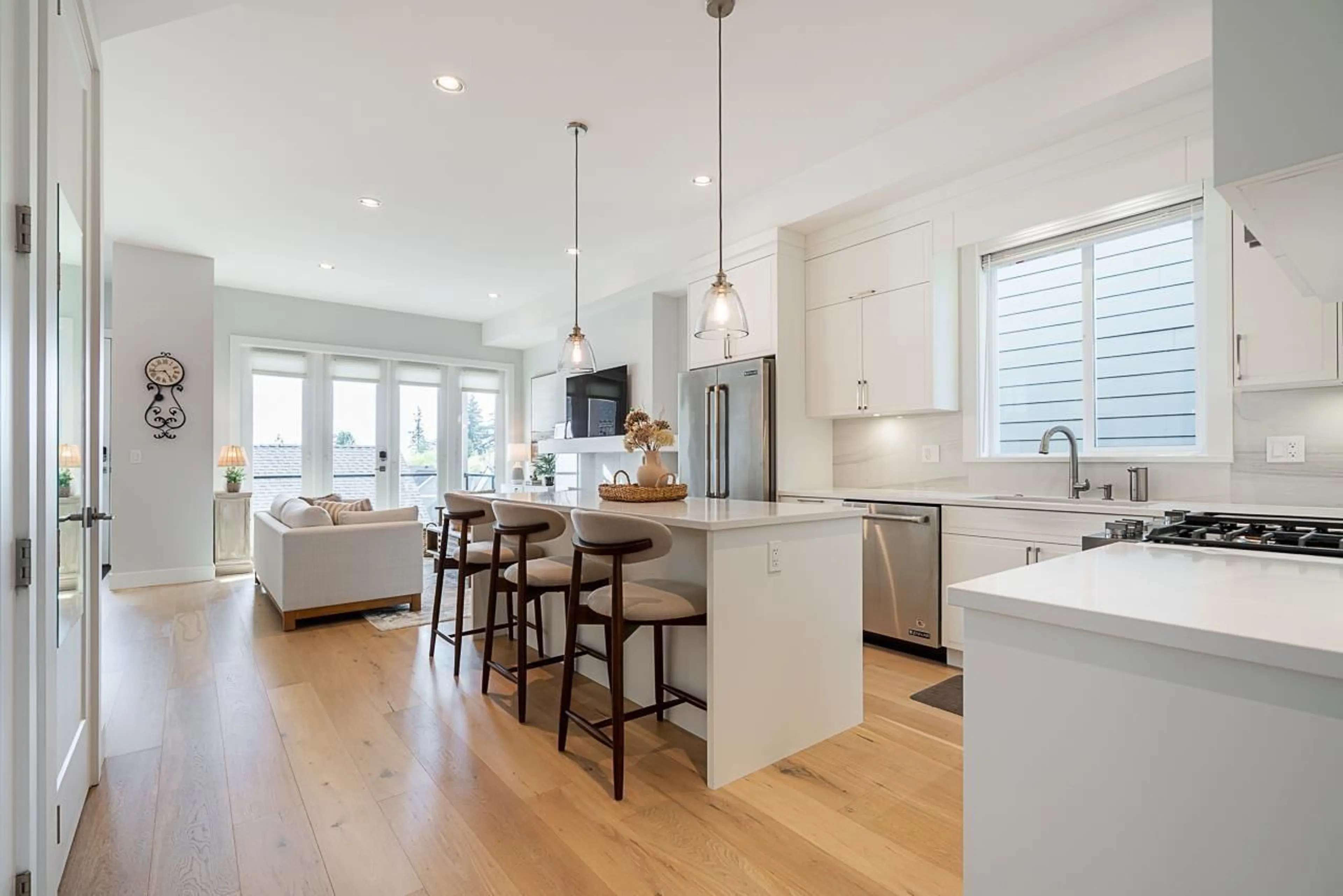Open concept kitchen, unknown for 16470 21A, Surrey British Columbia V3Z0V5