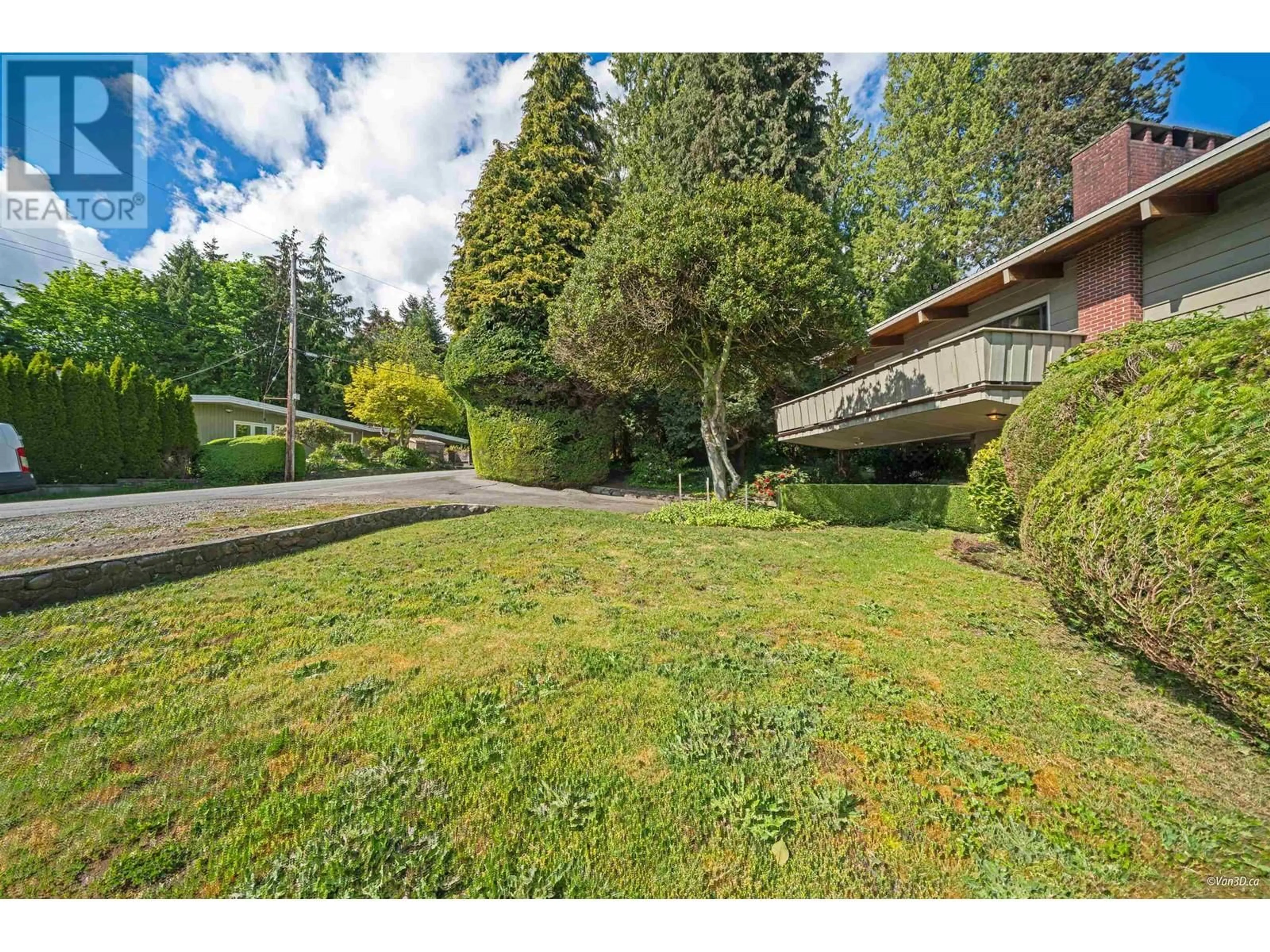 A pic from outside/outdoor area/front of a property/back of a property/a pic from drone, unknown for 1752 OTTAWA PLACE, West Vancouver British Columbia V7V2T7
