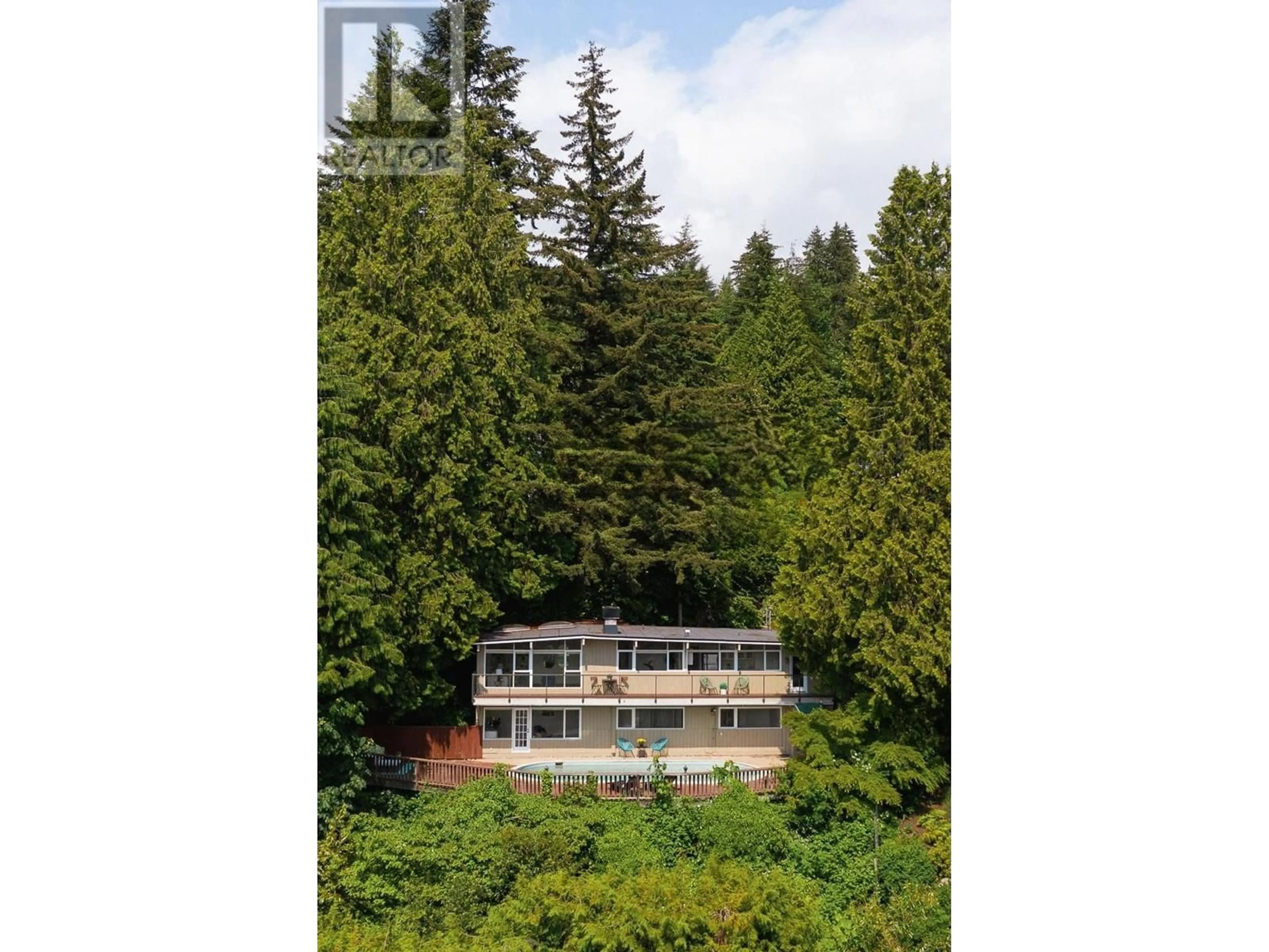 A pic from outside/outdoor area/front of a property/back of a property/a pic from drone, forest/trees view for 2750 ROSEBERY AVENUE, West Vancouver British Columbia V7V3A2