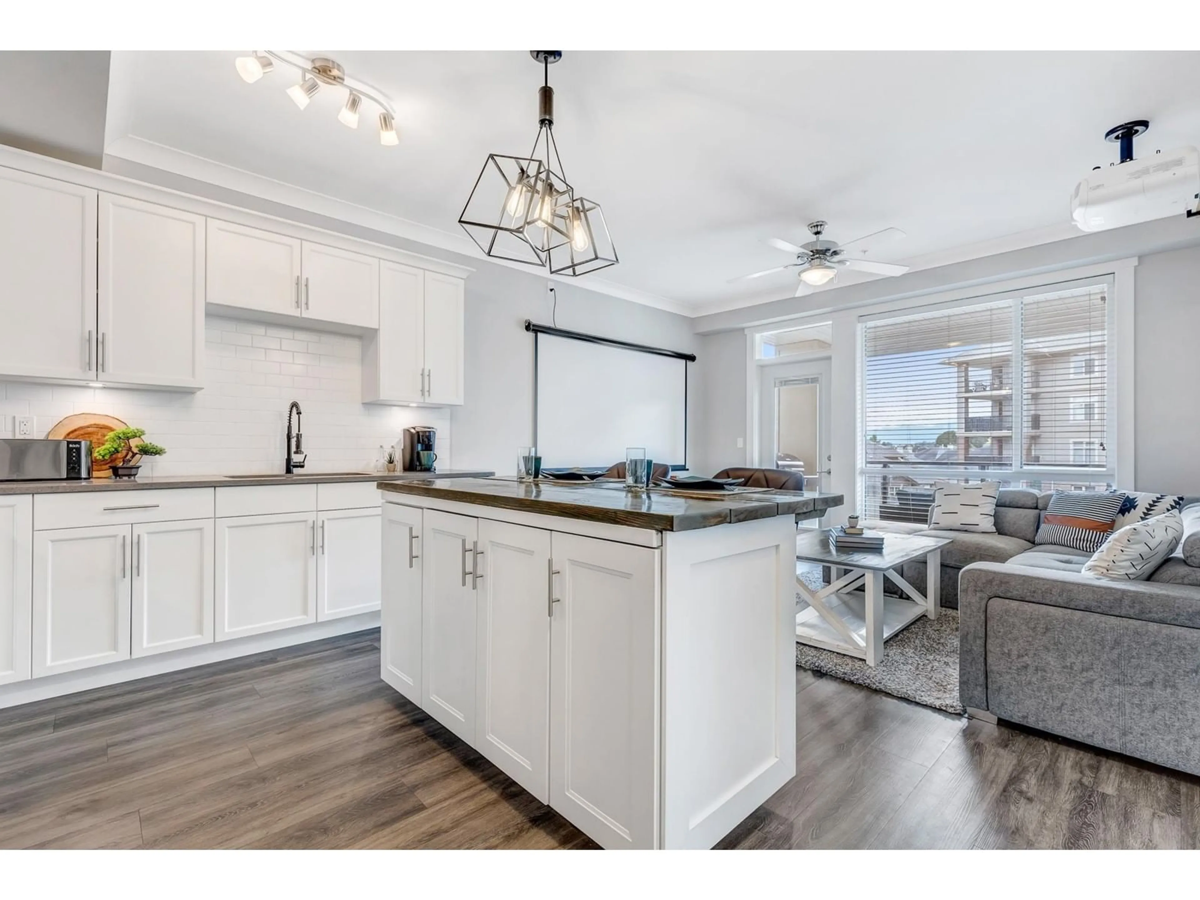 Open concept kitchen, unknown for 203 - 45761 STEVENSON ROAD, Chilliwack British Columbia V2R0Y7