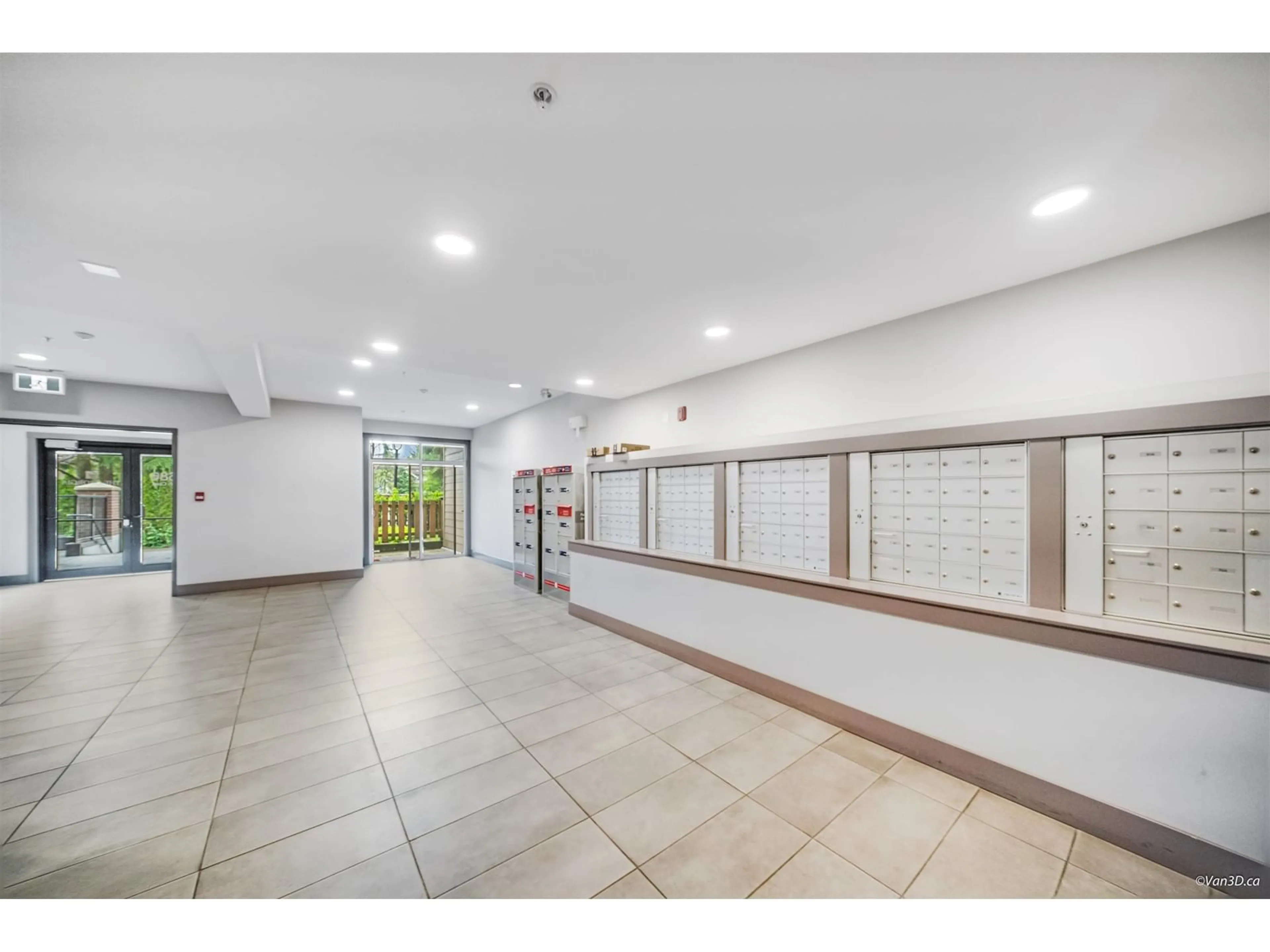 Indoor foyer for 116 - 20686 EASTLEIGH, Langley British Columbia V3A0M4