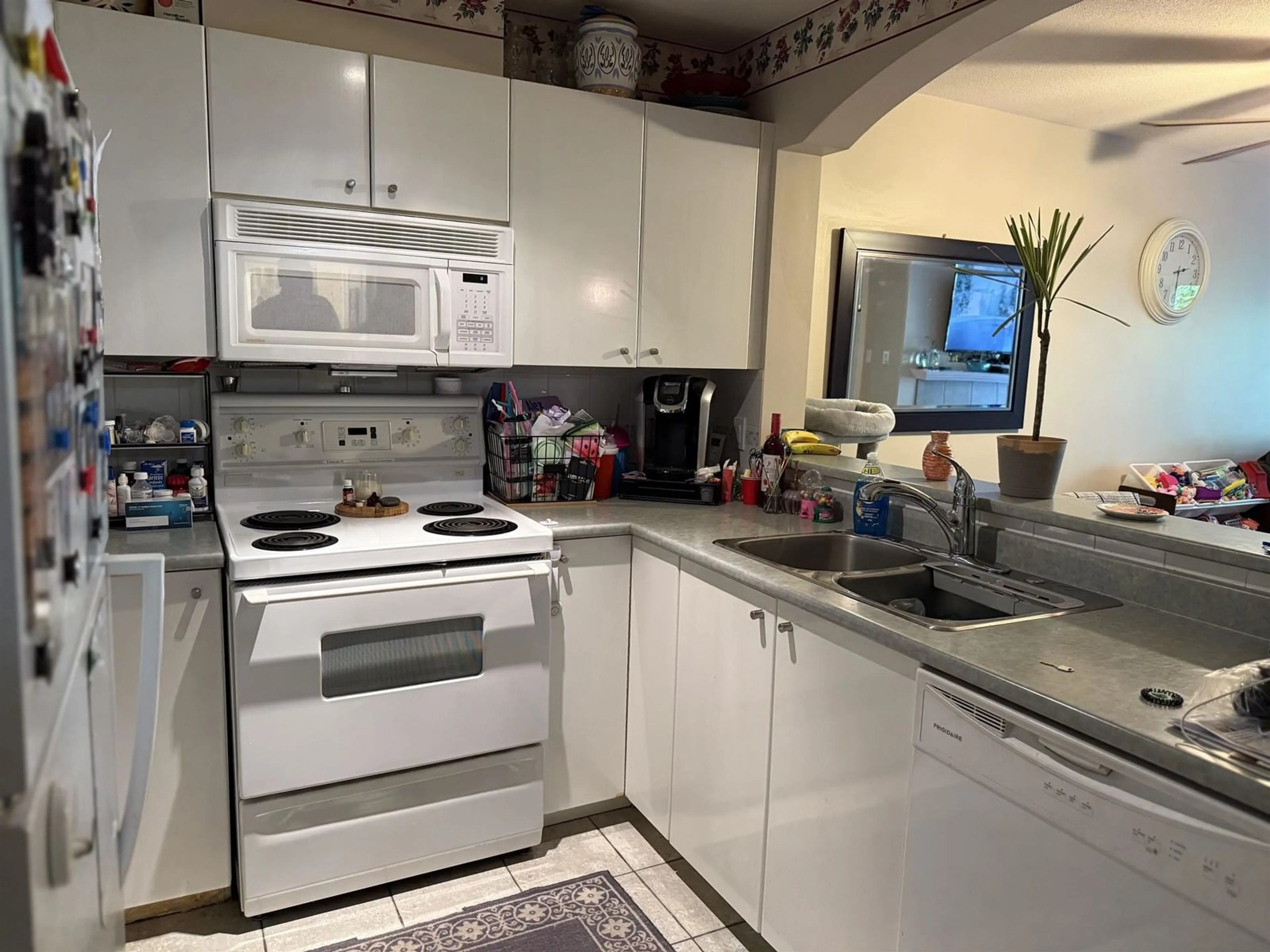 Standard kitchen, unknown for 210 - 22022 49, Langley British Columbia V3A3R9
