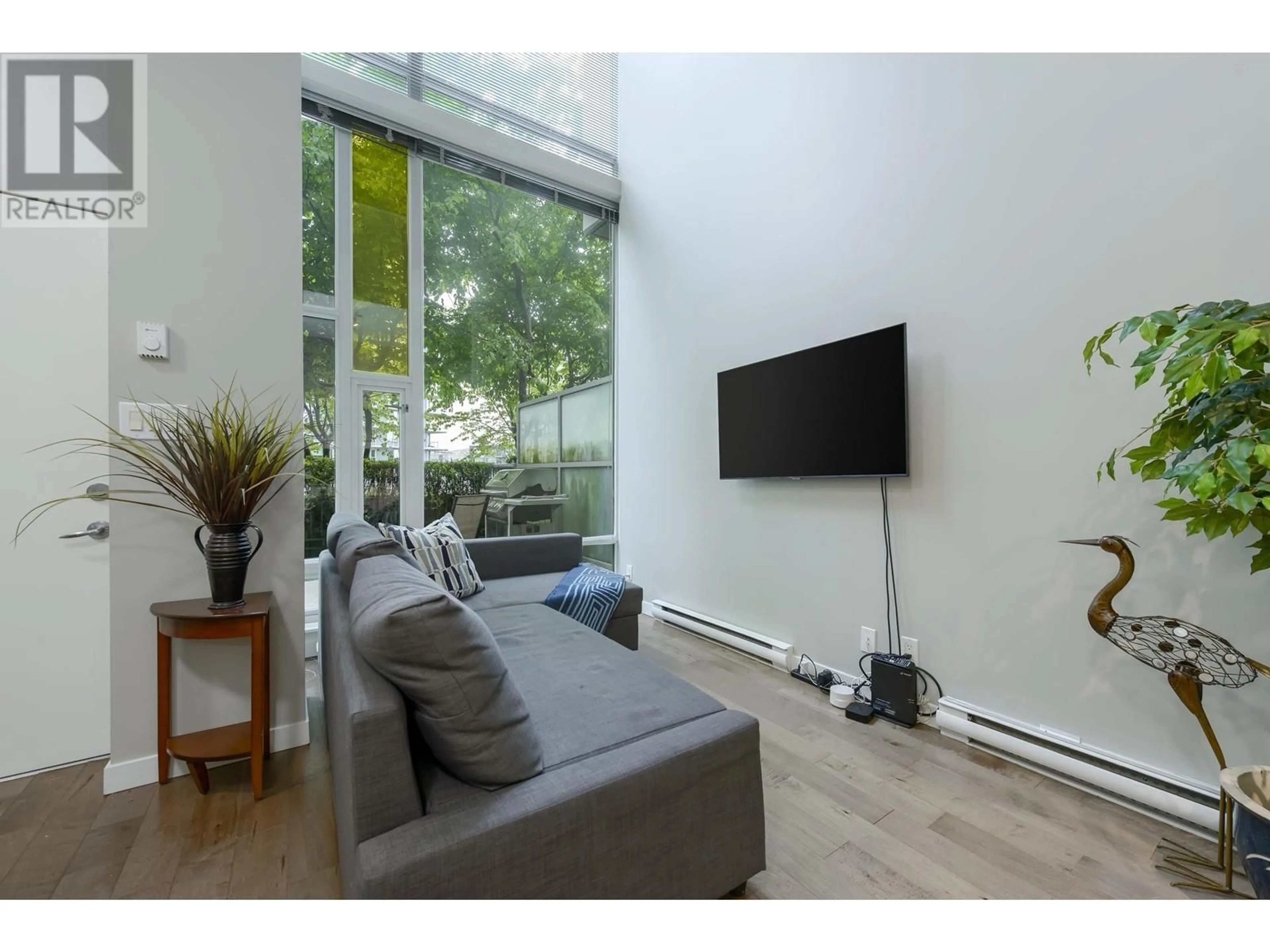 Living room with furniture, wood/laminate floor for 128 DUNSMUIR STREET, Vancouver British Columbia V6B1X7
