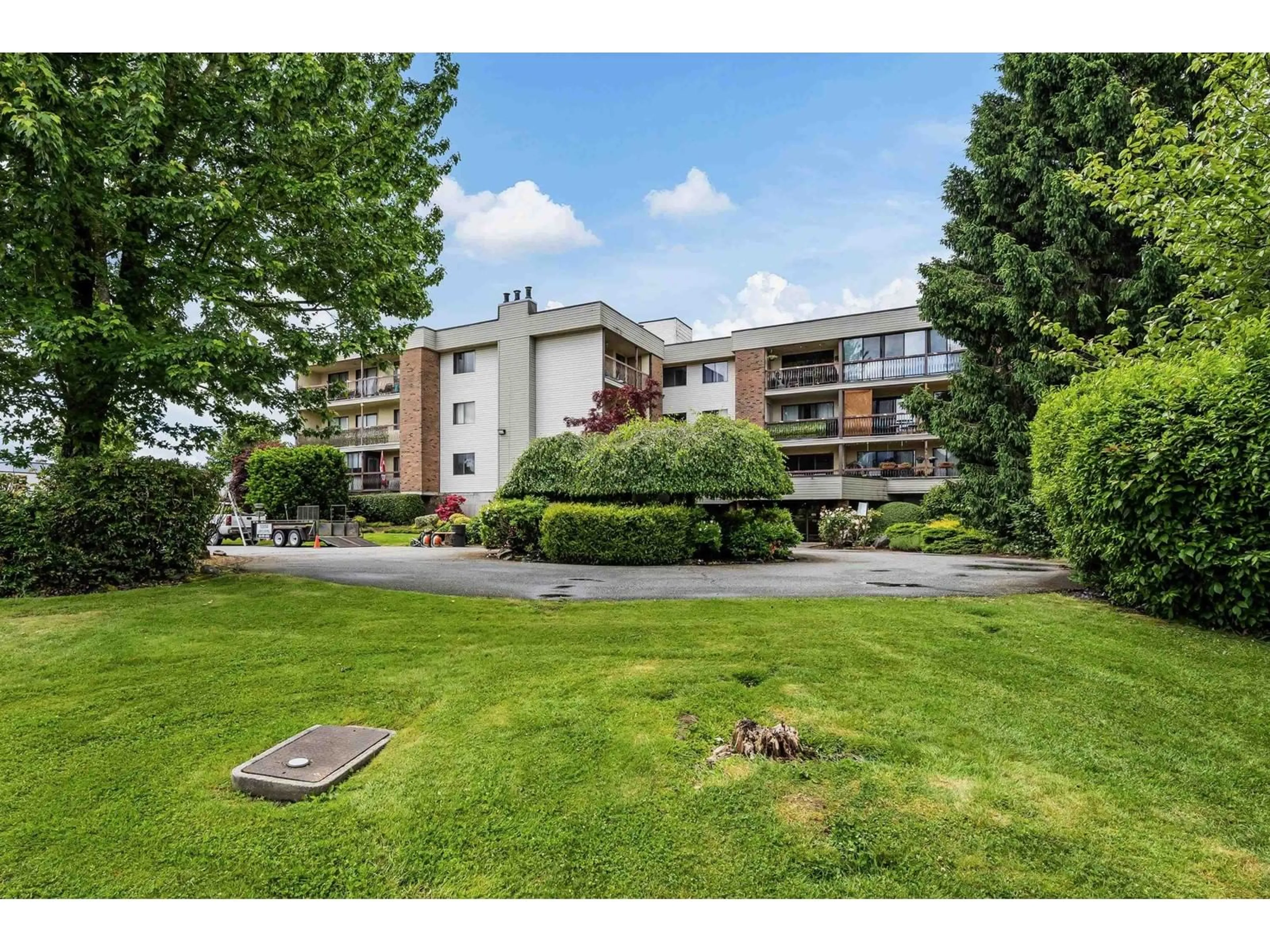 A pic from outside/outdoor area/front of a property/back of a property/a pic from drone, unknown for 1312 - 45650 MCINTOSH DRIVE, Chilliwack British Columbia V2P6Y5