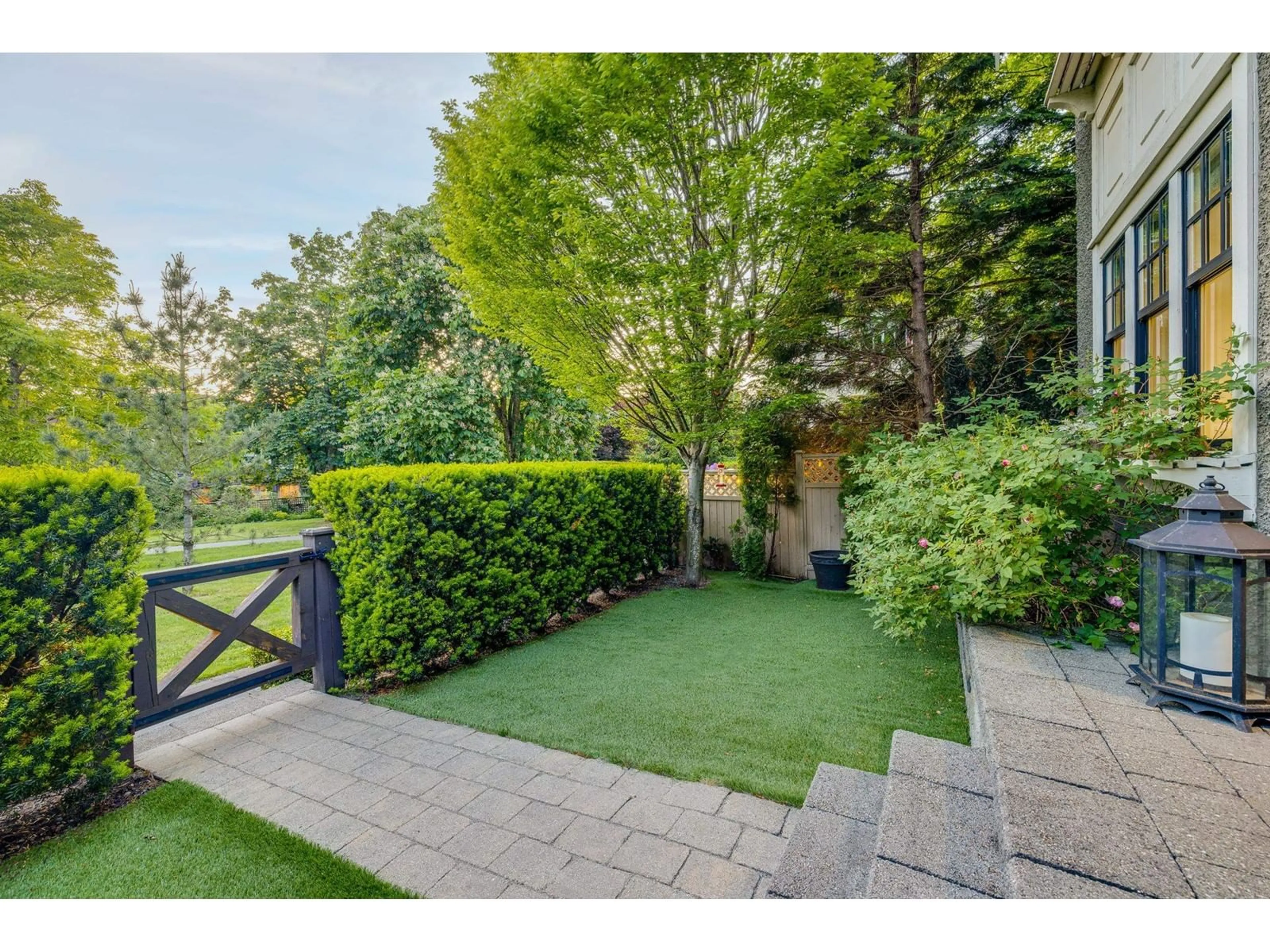 A pic from outside/outdoor area/front of a property/back of a property/a pic from drone, street for 15363 34, Surrey British Columbia V3Z2X2