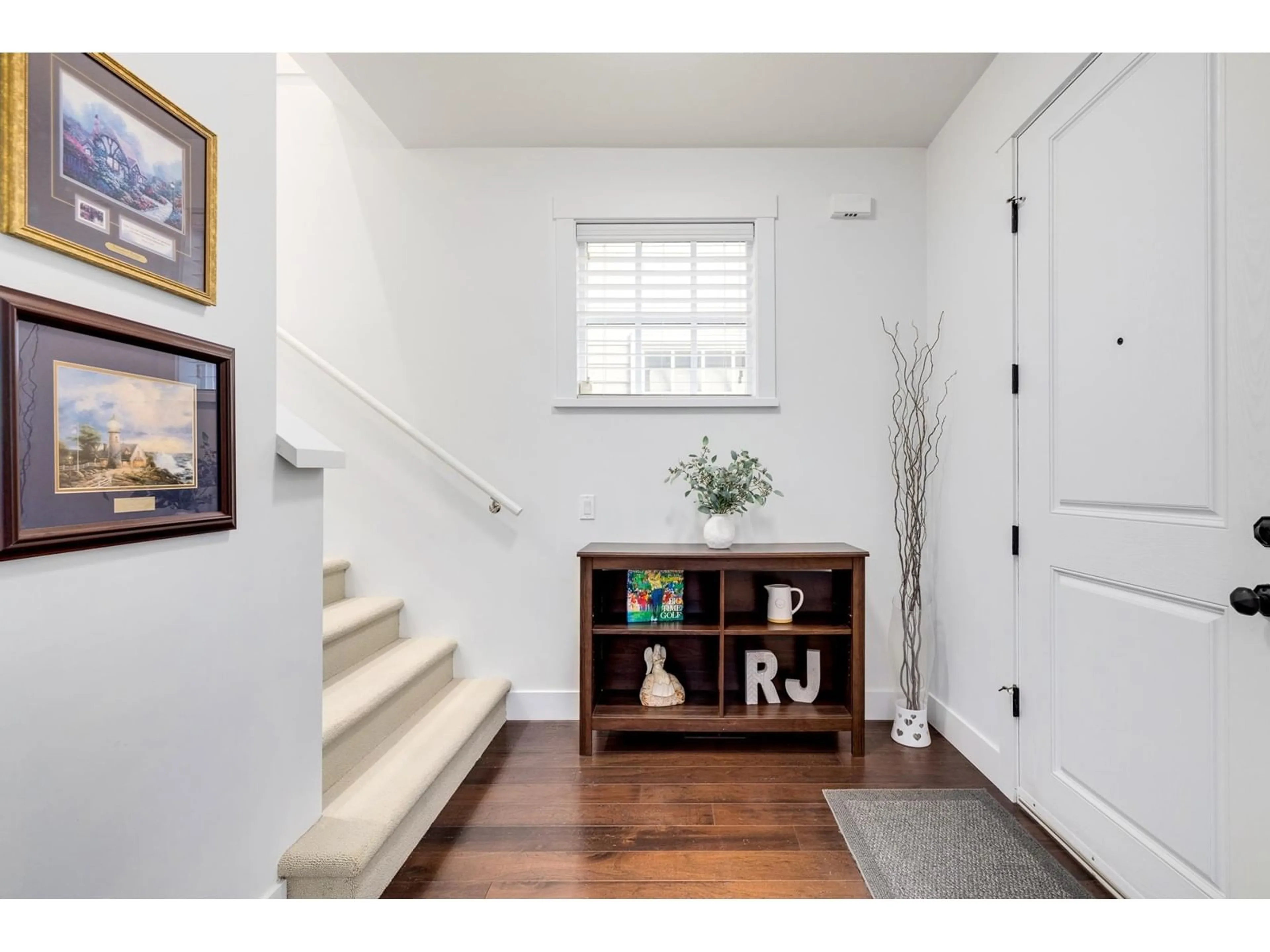 Indoor entryway for 15363 34, Surrey British Columbia V3Z2X2