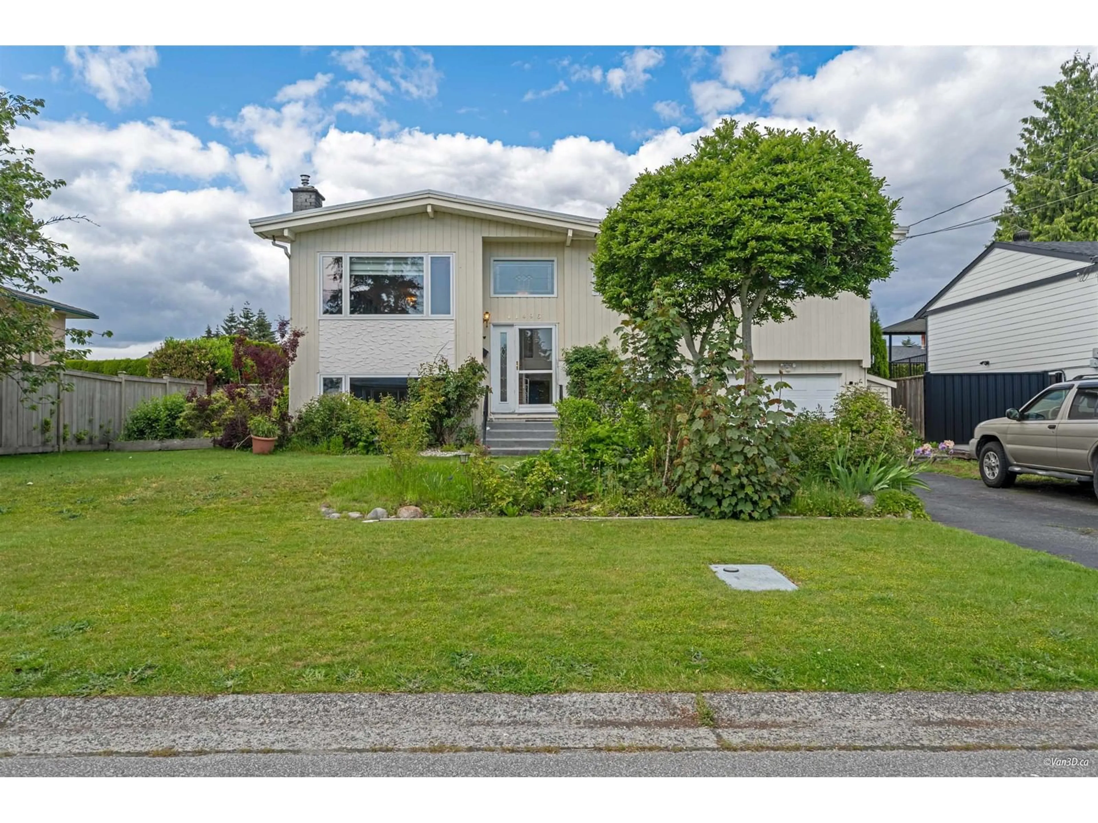 A pic from outside/outdoor area/front of a property/back of a property/a pic from drone, street for 11495 85, Delta British Columbia V4C2T8