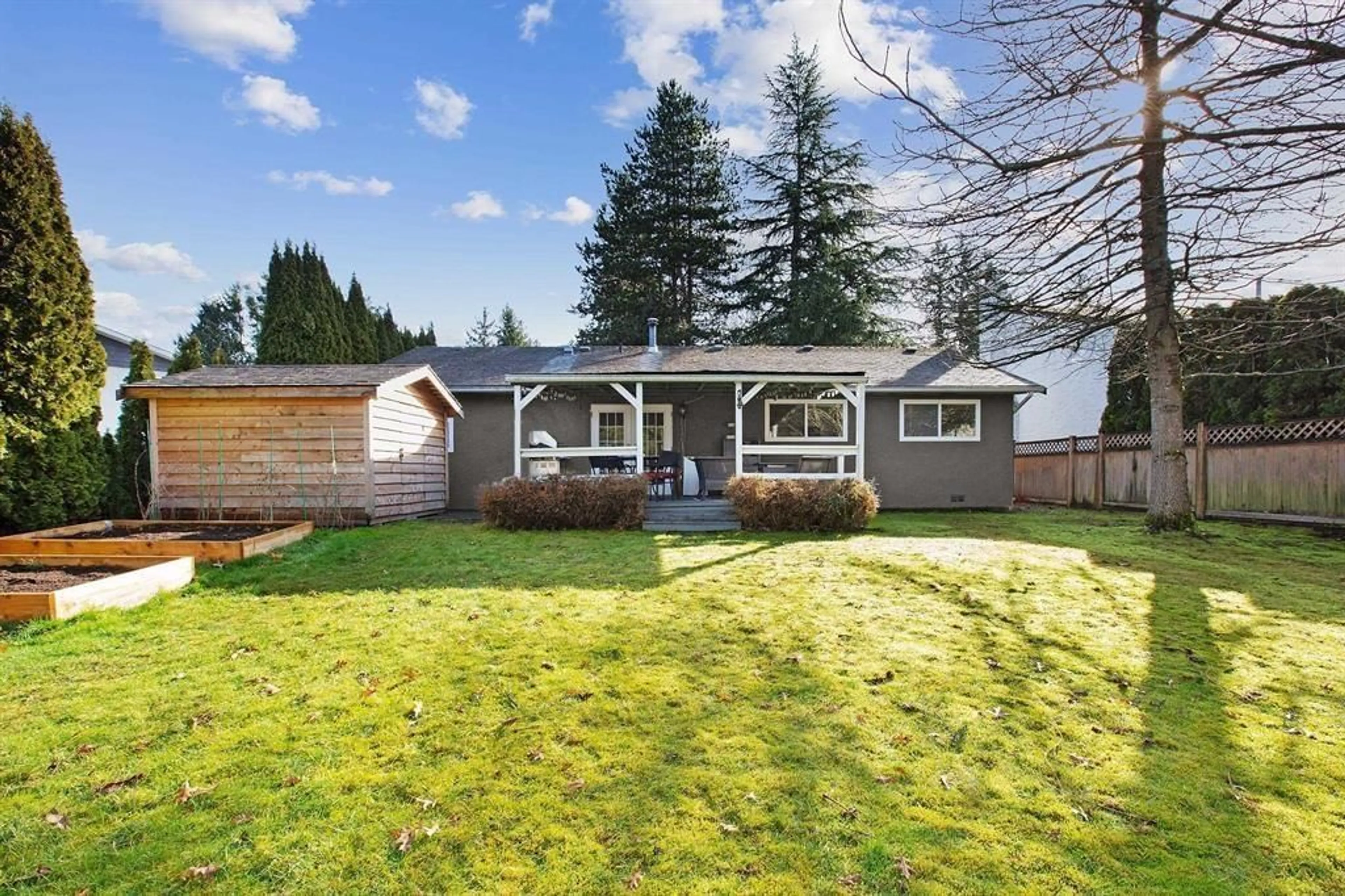 A pic from outside/outdoor area/front of a property/back of a property/a pic from drone, street for 4480 203, Langley British Columbia V3A6P7
