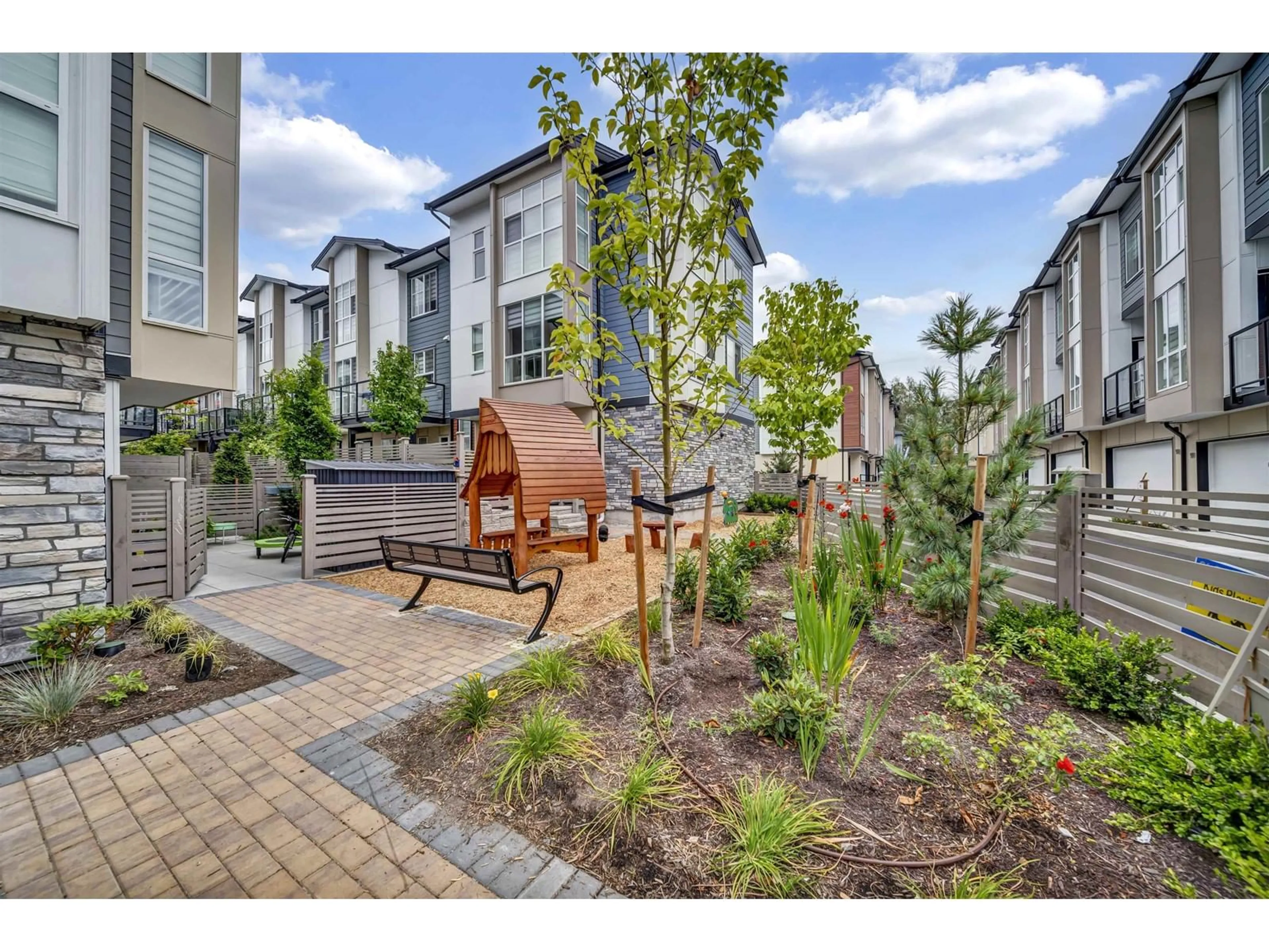 Patio, street for 14 - 7670 207, Langley British Columbia V2Y3N7