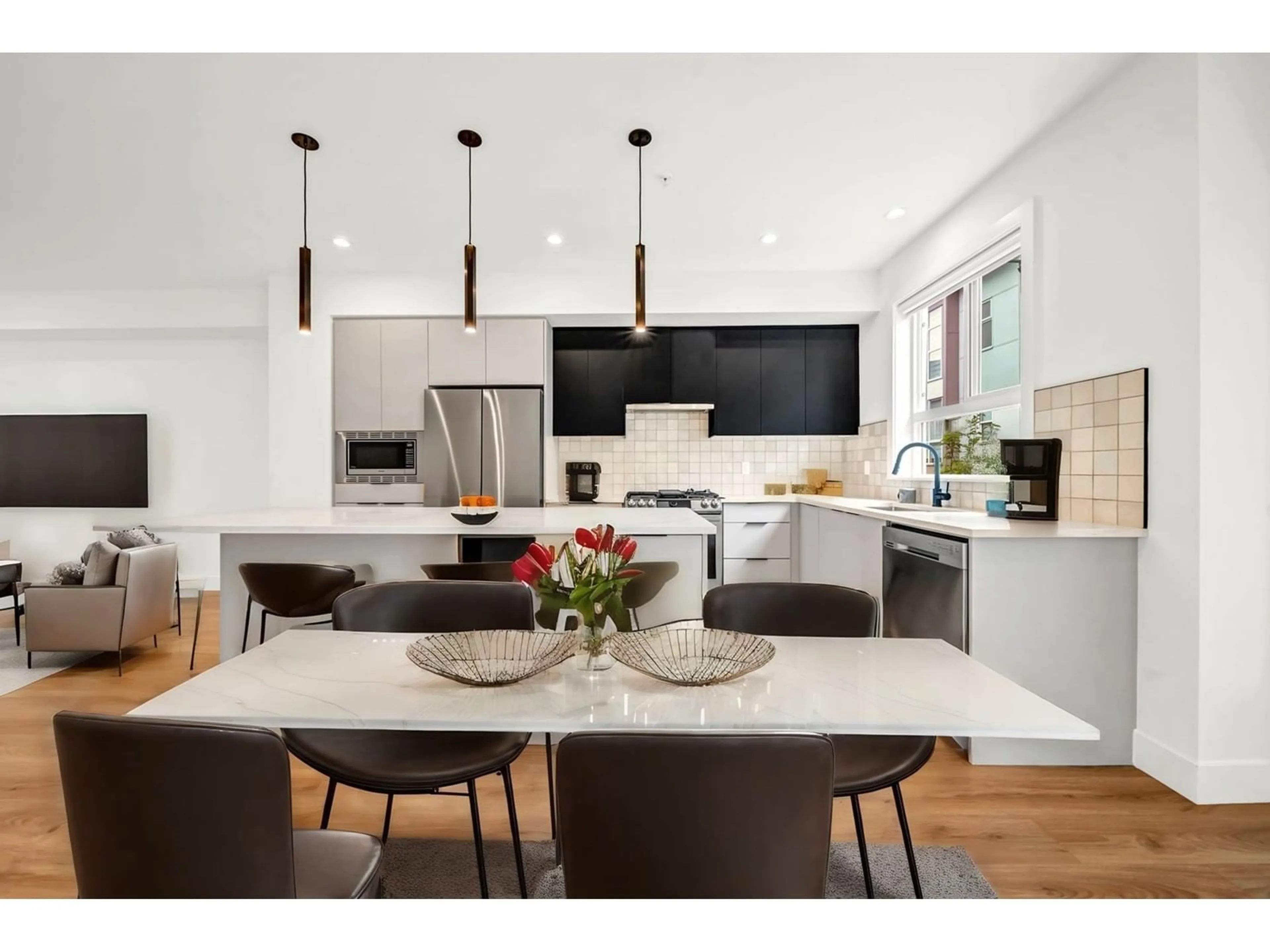 Contemporary kitchen, unknown for 14 - 7670 207, Langley British Columbia V2Y3N7
