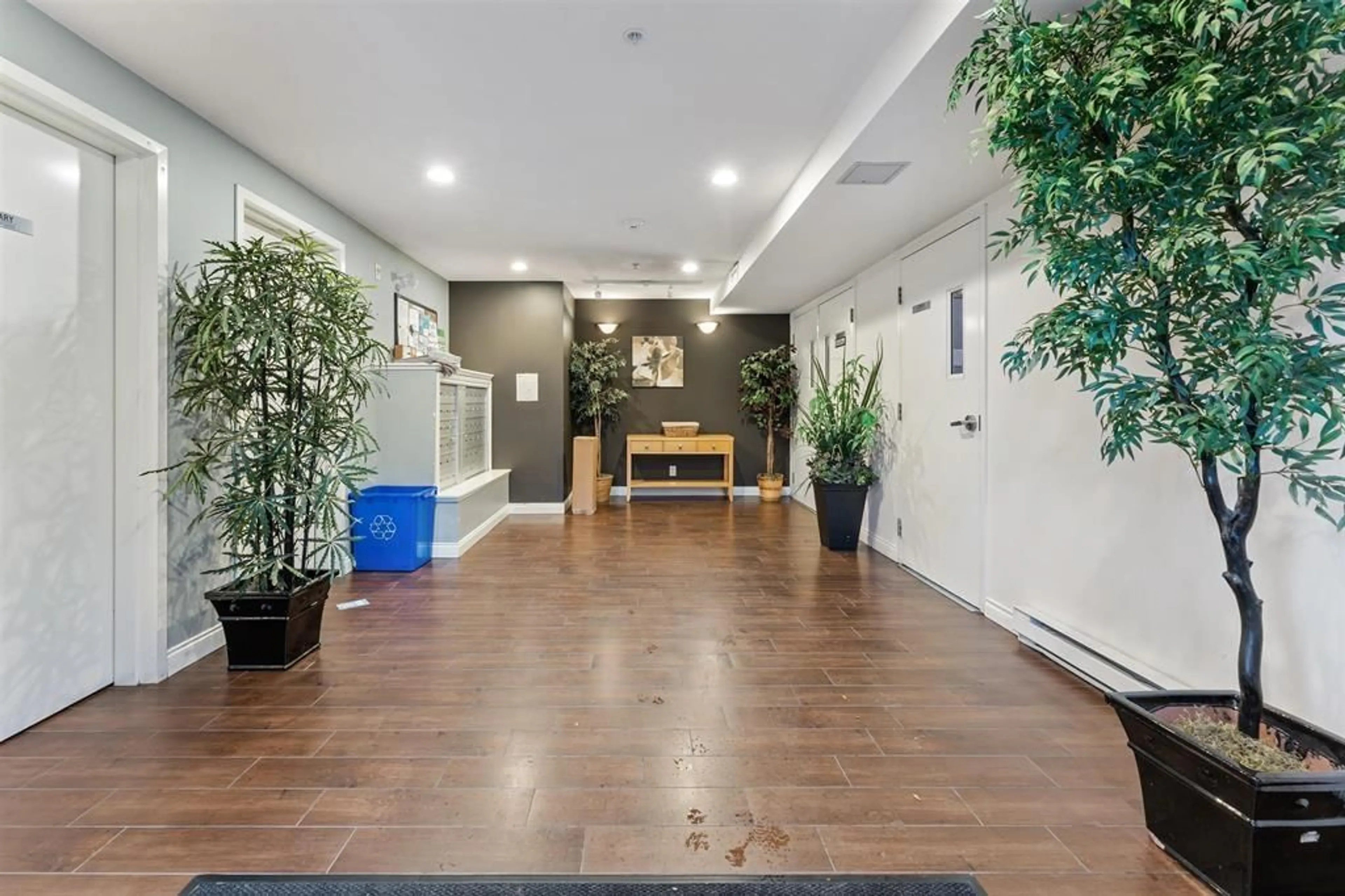 Indoor foyer for 109 - 5454 198, Langley British Columbia V3A1G2