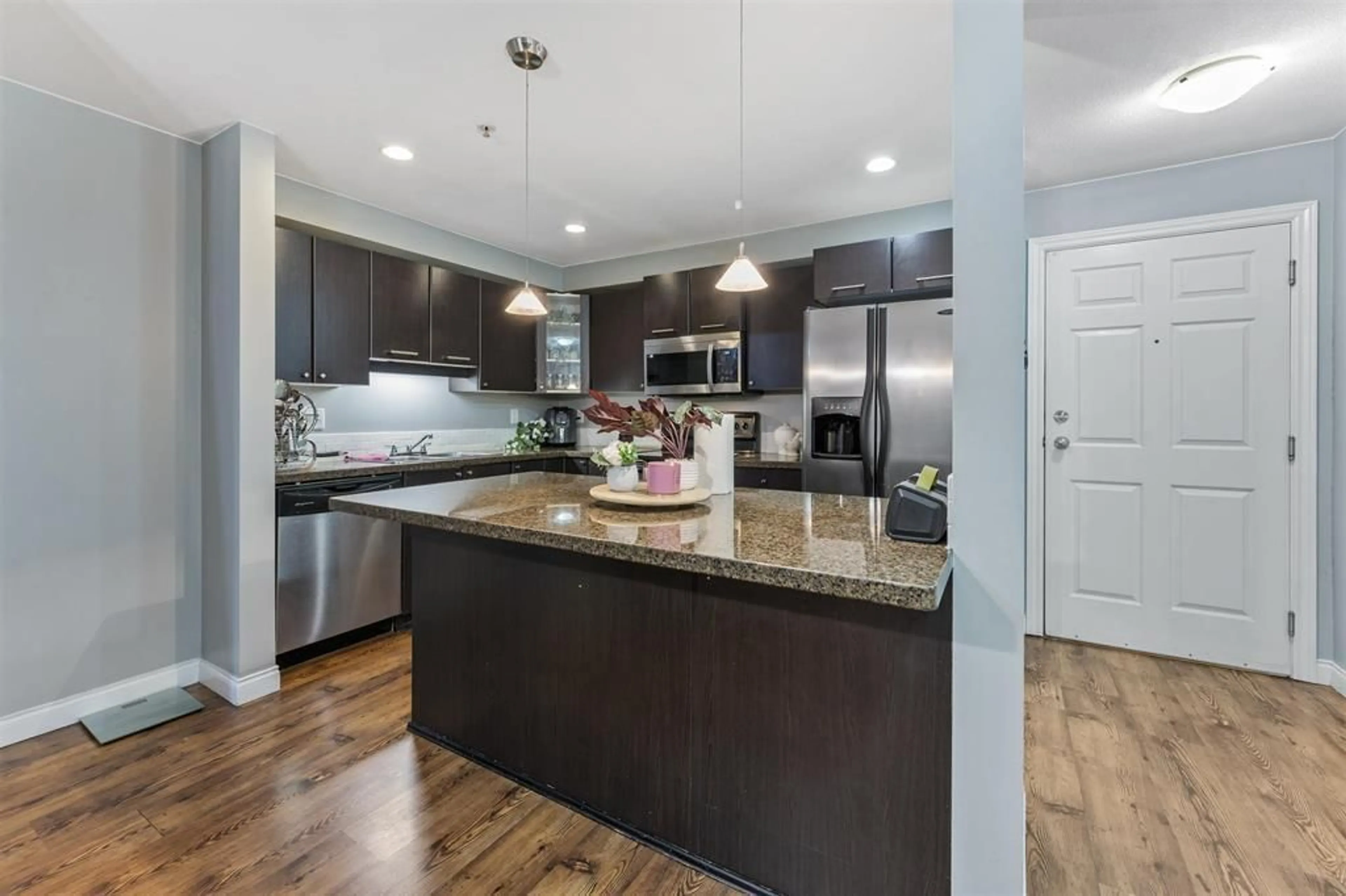 Open concept kitchen, unknown for 109 - 5454 198, Langley British Columbia V3A1G2