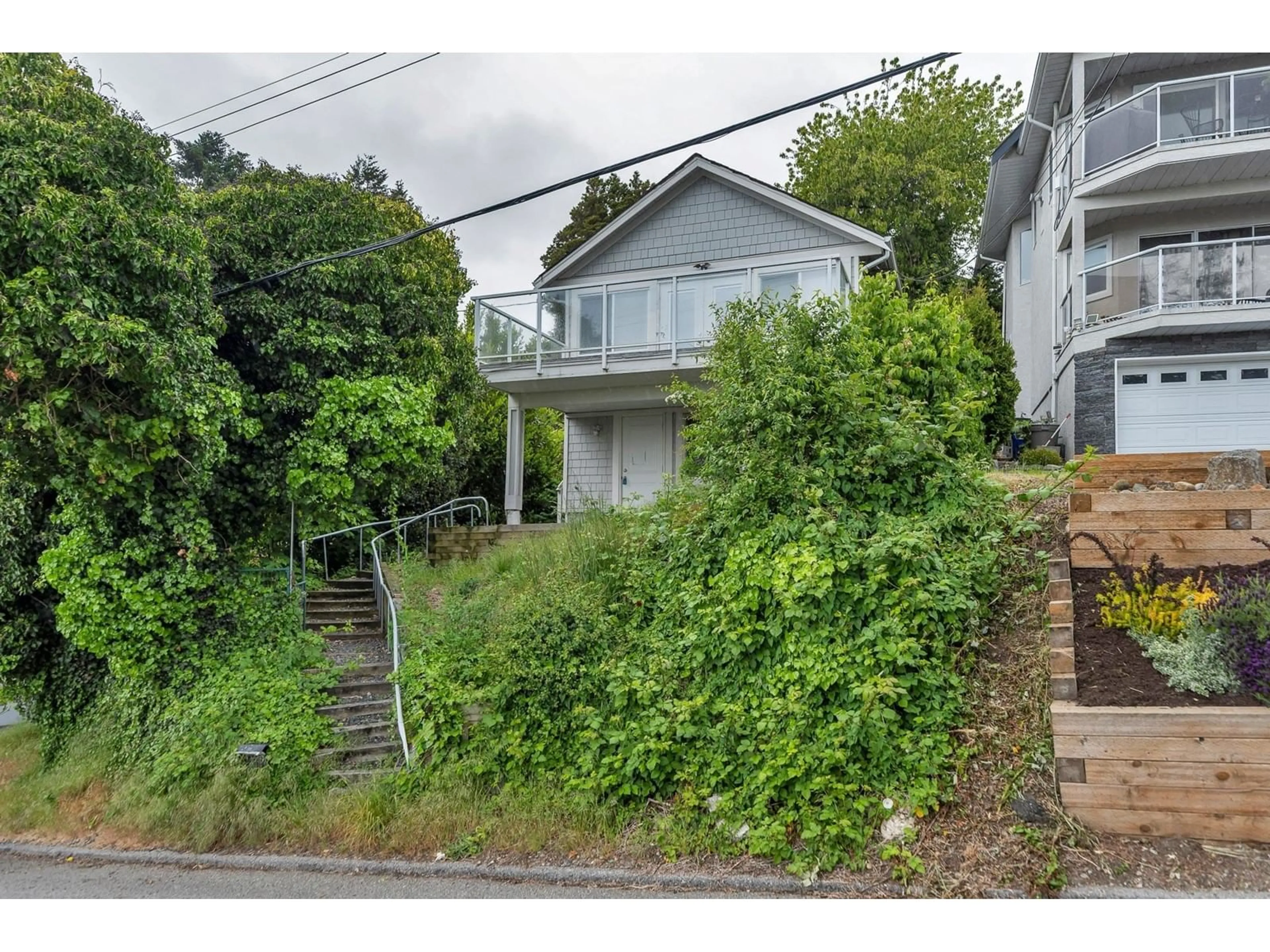 A pic from outside/outdoor area/front of a property/back of a property/a pic from drone, street for 14763 MCDONALD, White Rock British Columbia V4B2C7